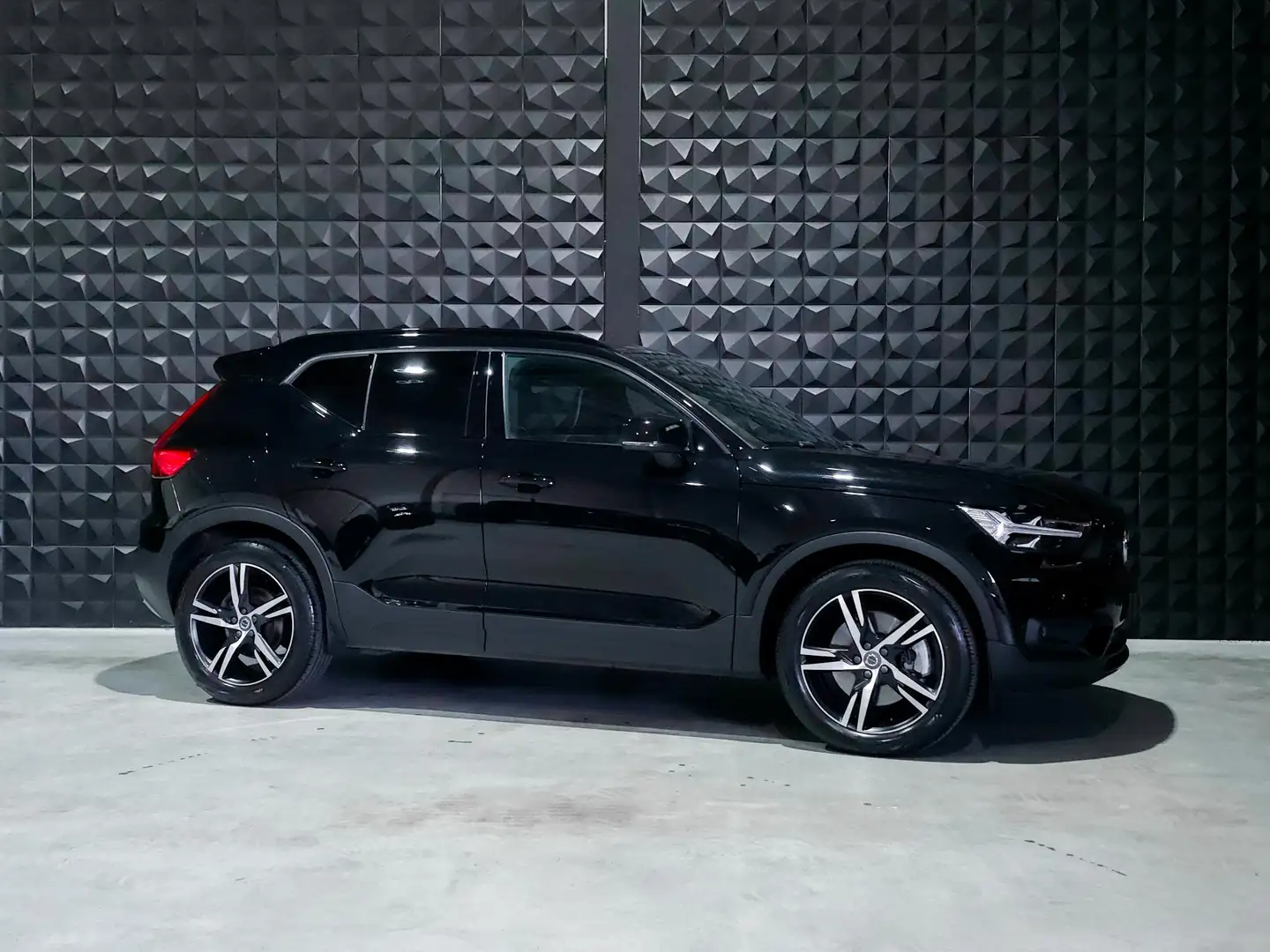 Volvo XC40 1.5 T4 Recharge R-Design | Pano | 19"| H/K | Memo Negro - 2