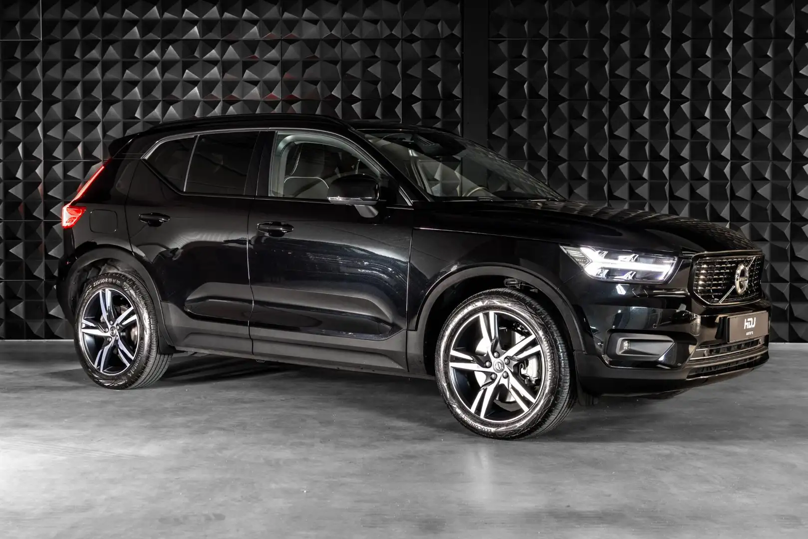 Volvo XC40 1.5 T4 Recharge R-Design | Pano | 19"| H/K | Memo Zwart - 2