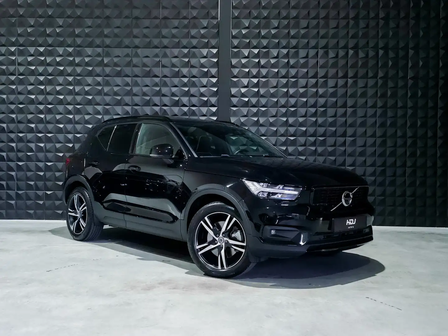 Volvo XC40 1.5 T4 Recharge R-Design | Pano | 19"| H/K | Memo Negro - 1