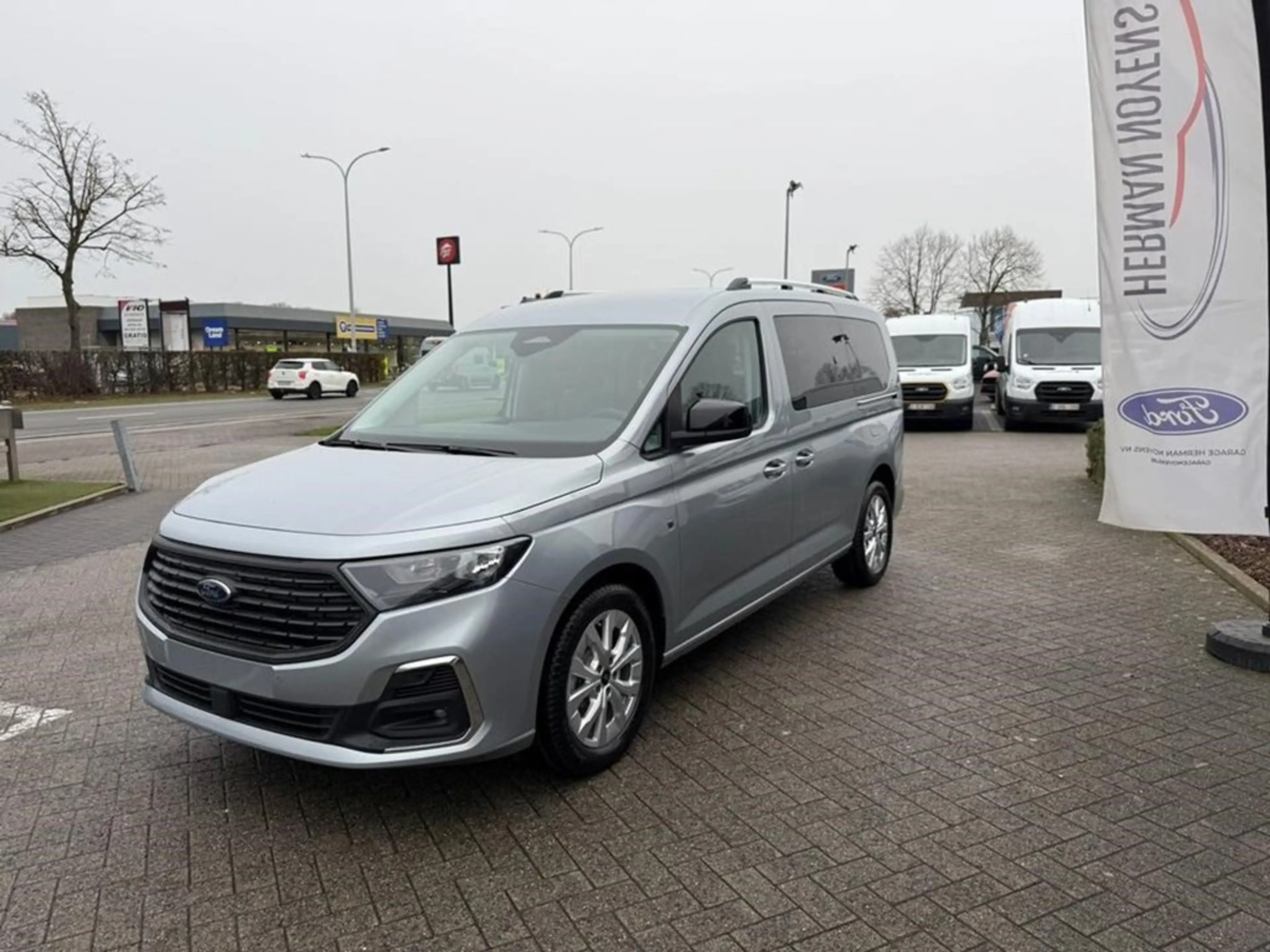 Ford Tourneo 1.5 benzine automaat — photo 2