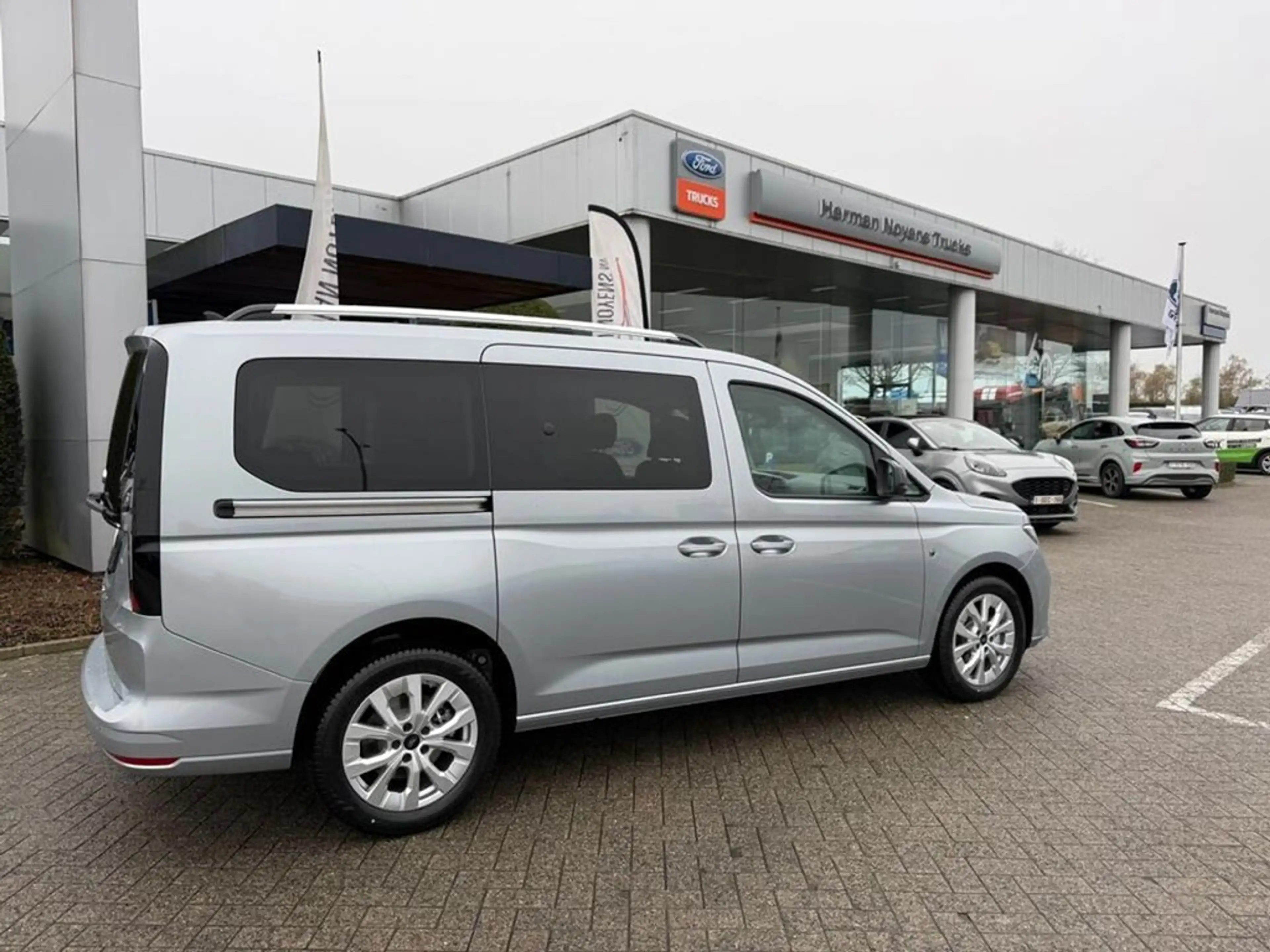 Ford Tourneo 1.5 benzine automaat — photo 4