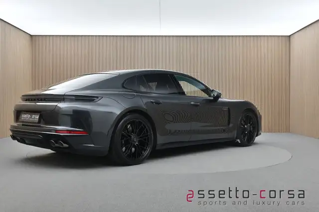 Porsche Panamera view 4