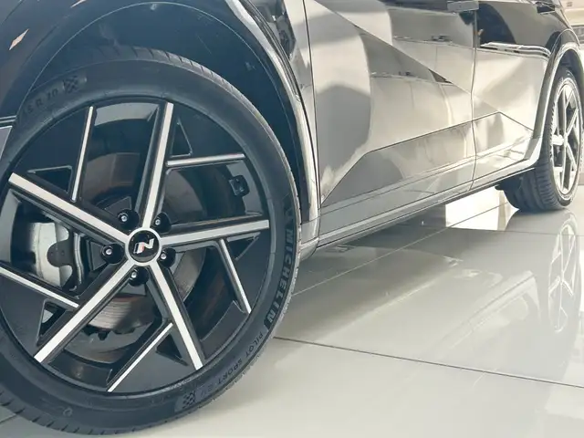 Hyundai Ioniq 5 view 8