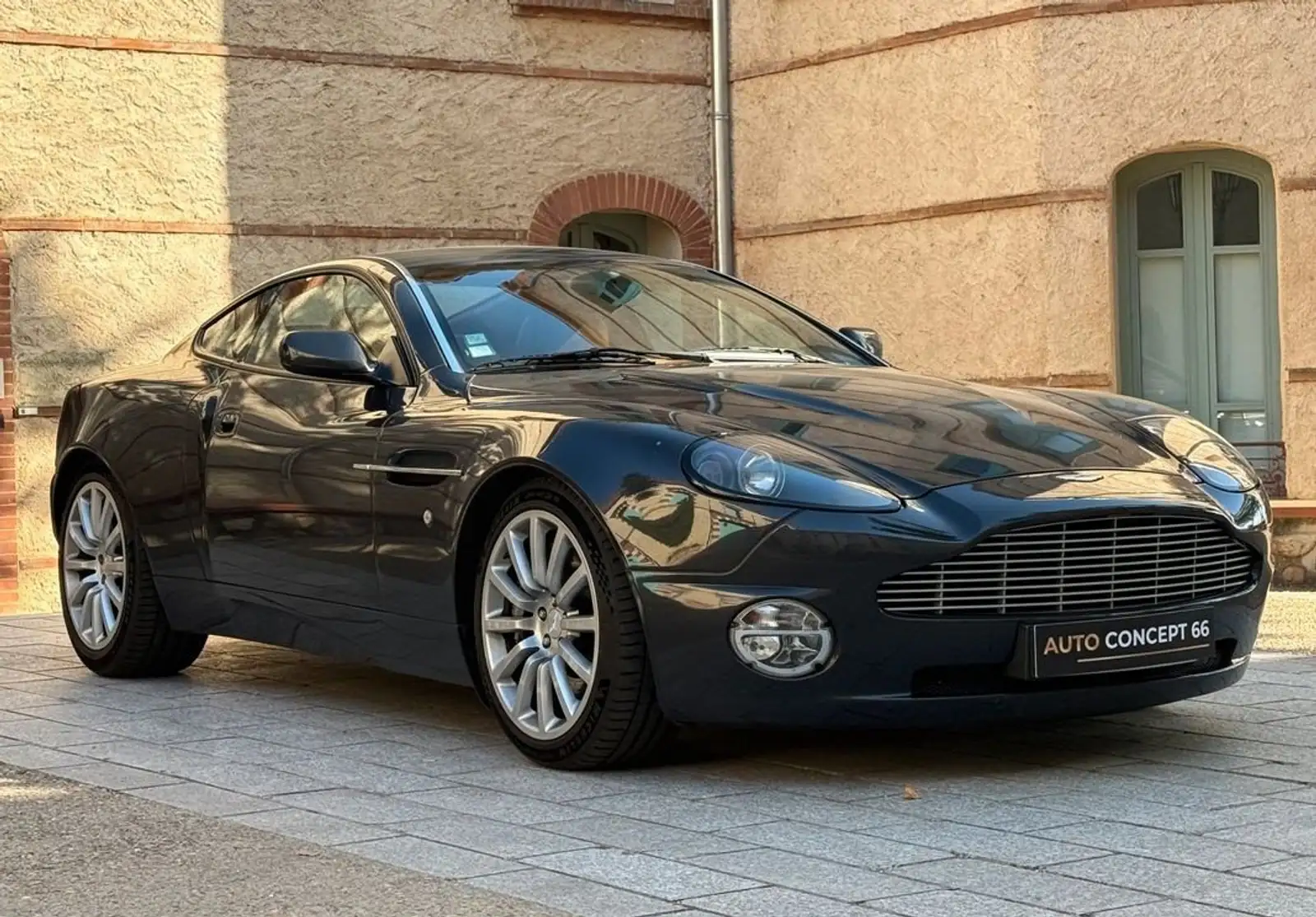 Aston Martin V12 6.0 470 ch bva
