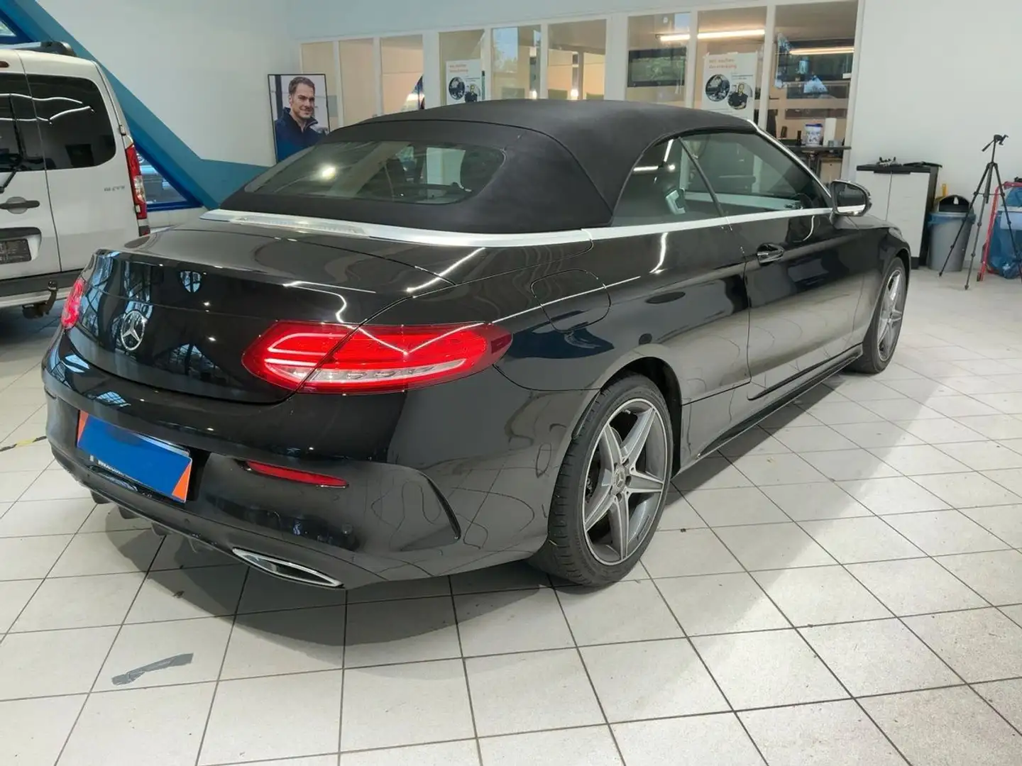Mercedes-Benz C 220 d CABRIO AMG LINE LEDER NAVI LED AIRSCARF Schwarz - 1