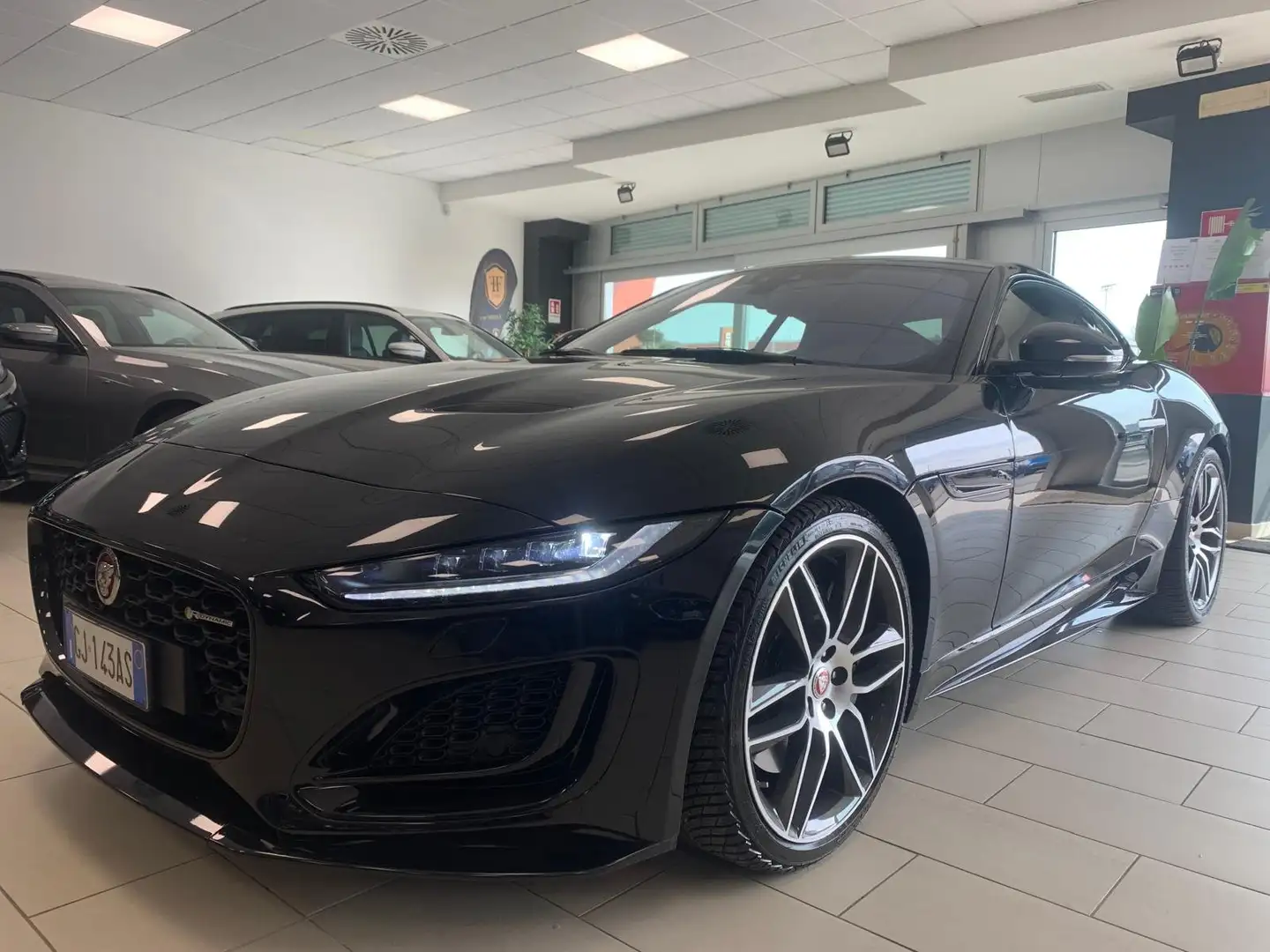 Jaguar F-Type F-Type Coupe 2.0 i4 R-Dynamic rwd 300cv auto Noir - 1