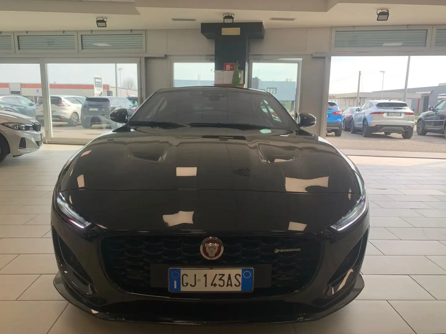 Jaguar F-Type F-Type Coupe 2.0 i4 R-Dynamic rwd 300cv auto Noir - 2