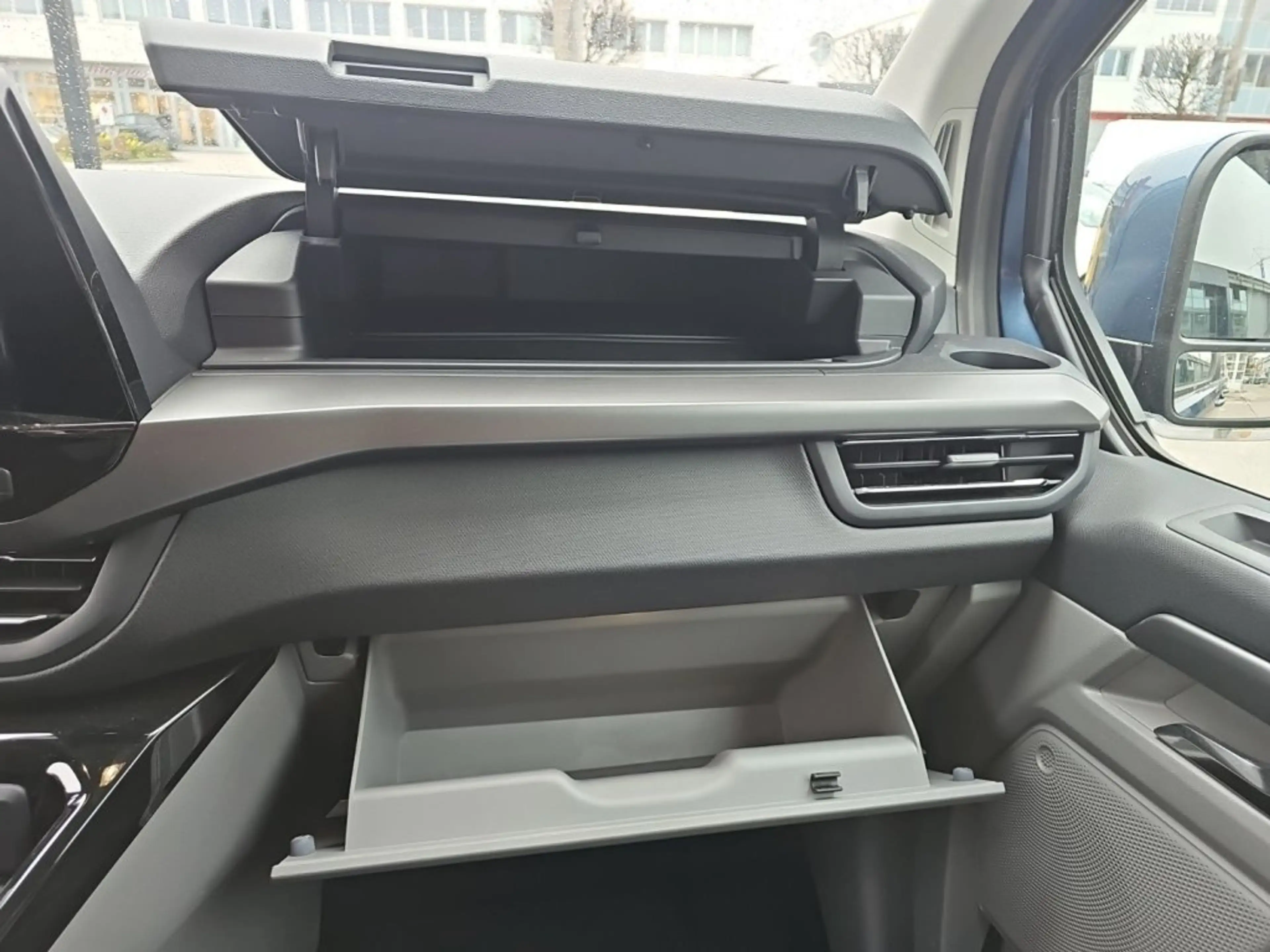 Ford Nugget Custom Titanium 2,0L Ecoblue 320L1 150PS M6 F — photo 10