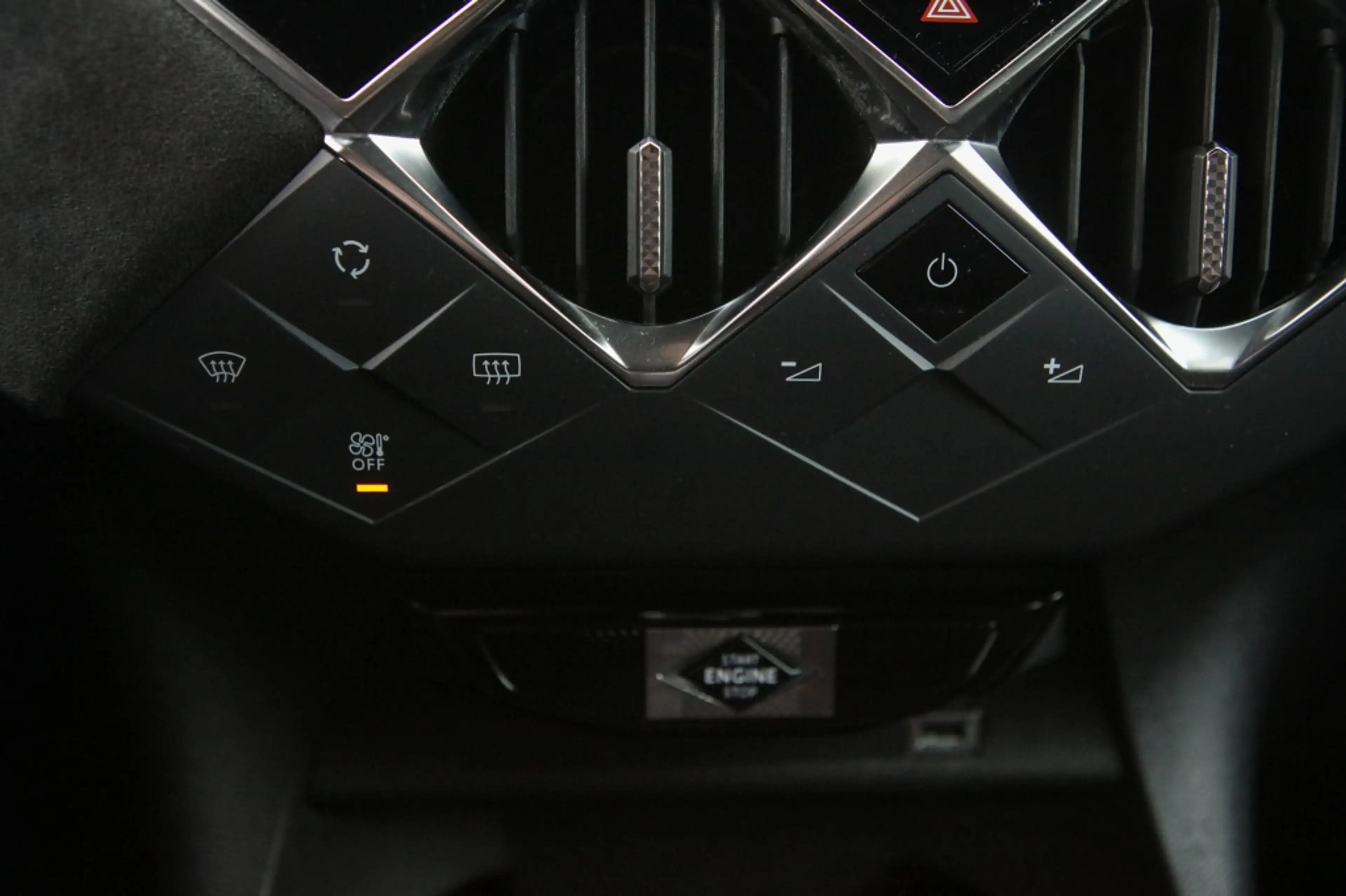 DS Automobiles DS 3 Crossback 1.2 PT Perform. Line | Navigatie | Carplay | Andro — photo 16