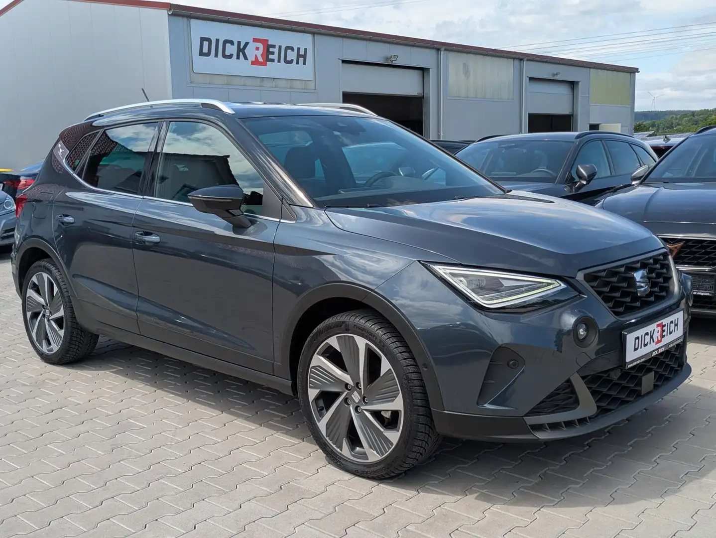 SEAT Arona 1.5 TSI FR DSG AHK*ACC*LED*APP*DAB*KAMERA Grau - 1