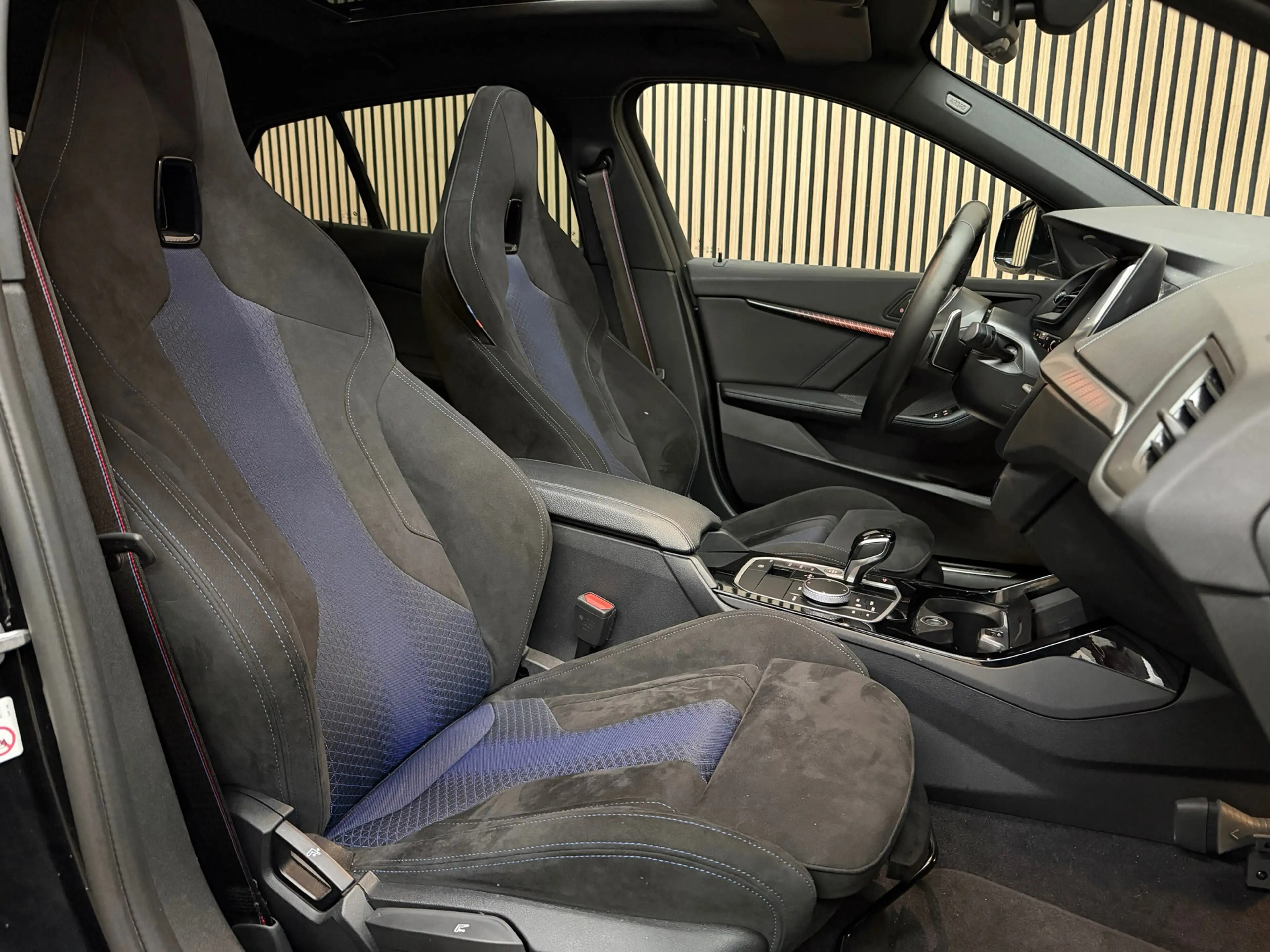 BMW 120 1-serie 120i M-Pakket 2024 NAP PANO KUIPSTOELEN LE — photo 14