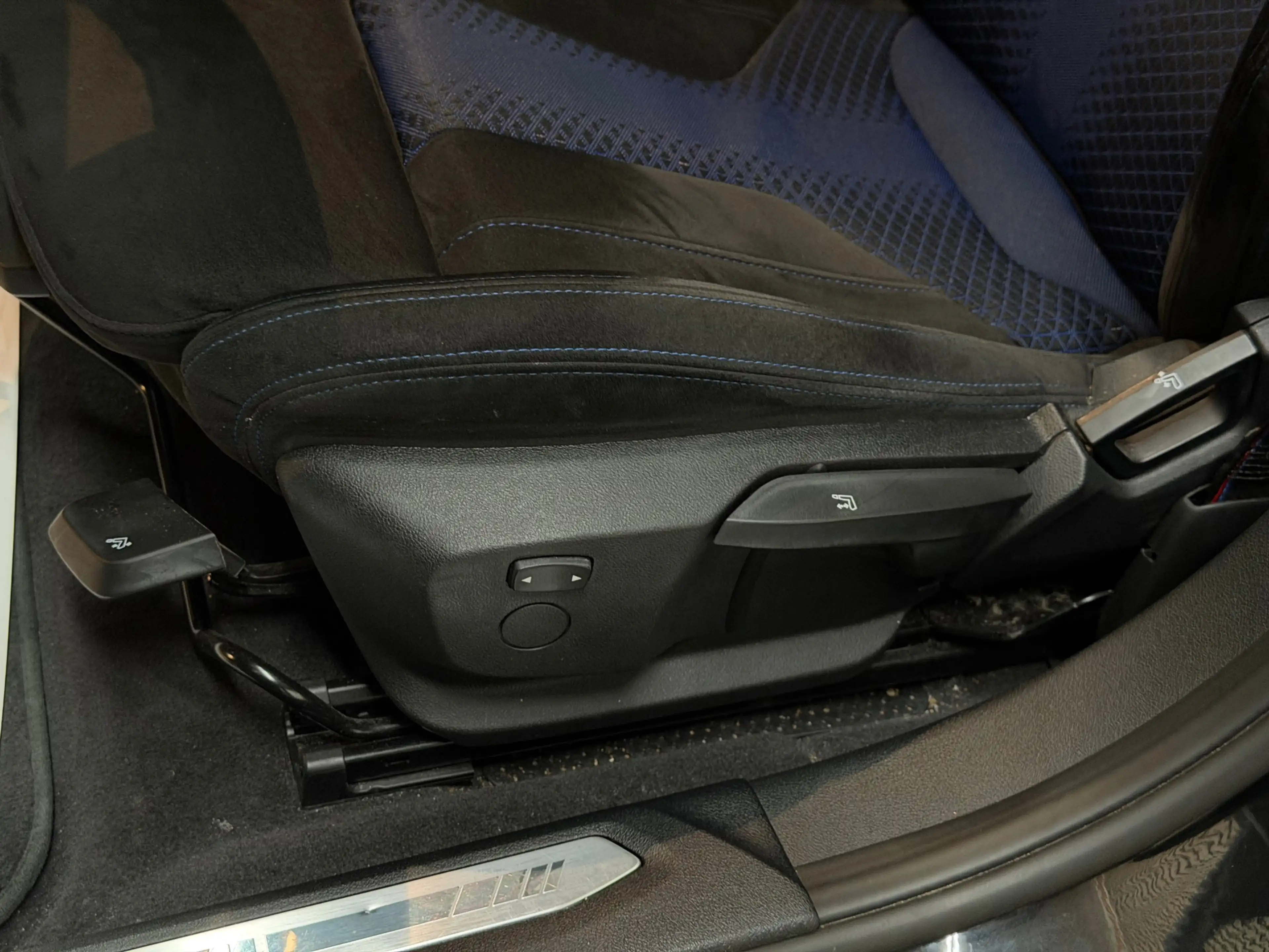 BMW 120 1-serie 120i M-Pakket 2024 NAP PANO KUIPSTOELEN LE — photo 42