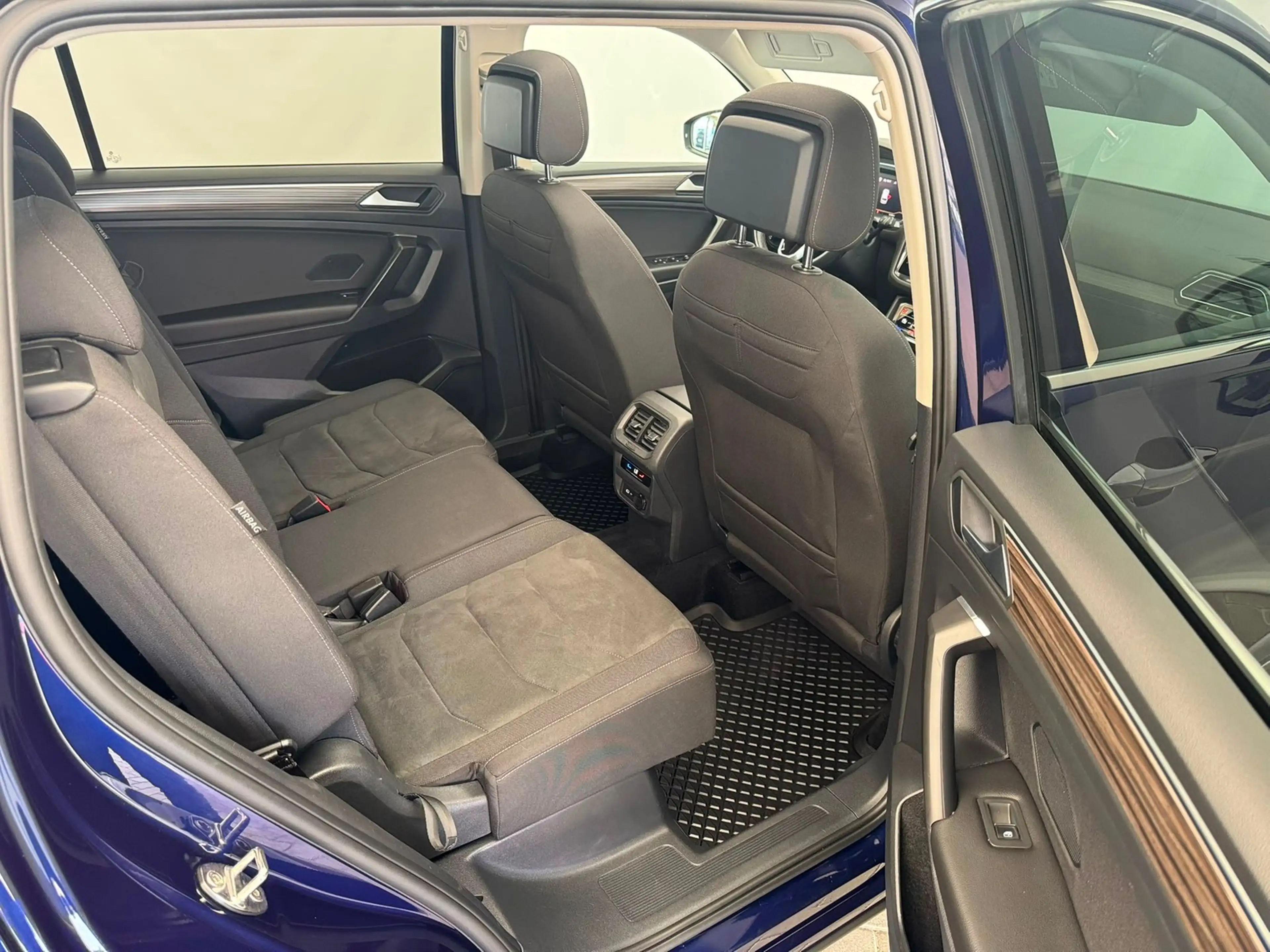 Volkswagen Tiguan Allspace Elegance 2.0TDI DSG+7-SITZER+4M+HUD+AHK+PANO+LED — photo 15