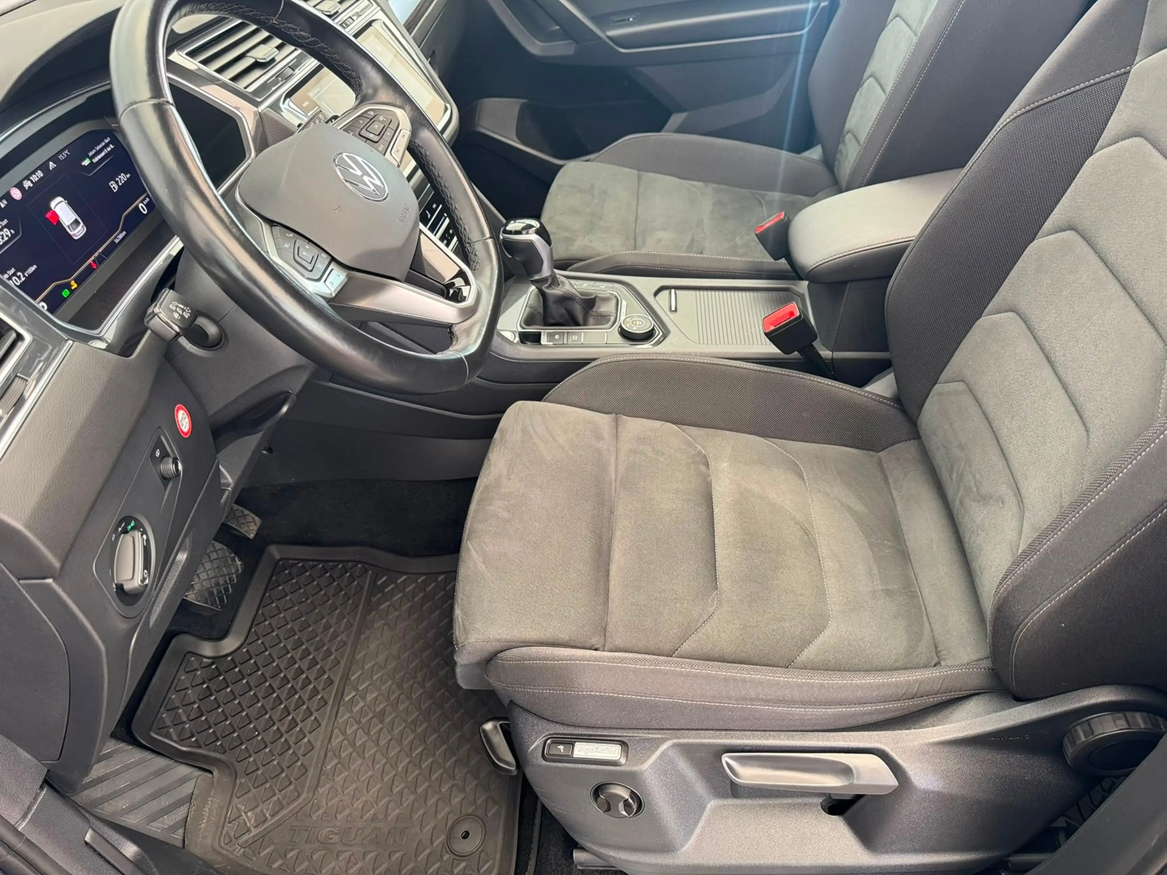 Volkswagen Tiguan Allspace Elegance 2.0TDI DSG+7-SITZER+4M+HUD+AHK+PANO+LED — photo 12
