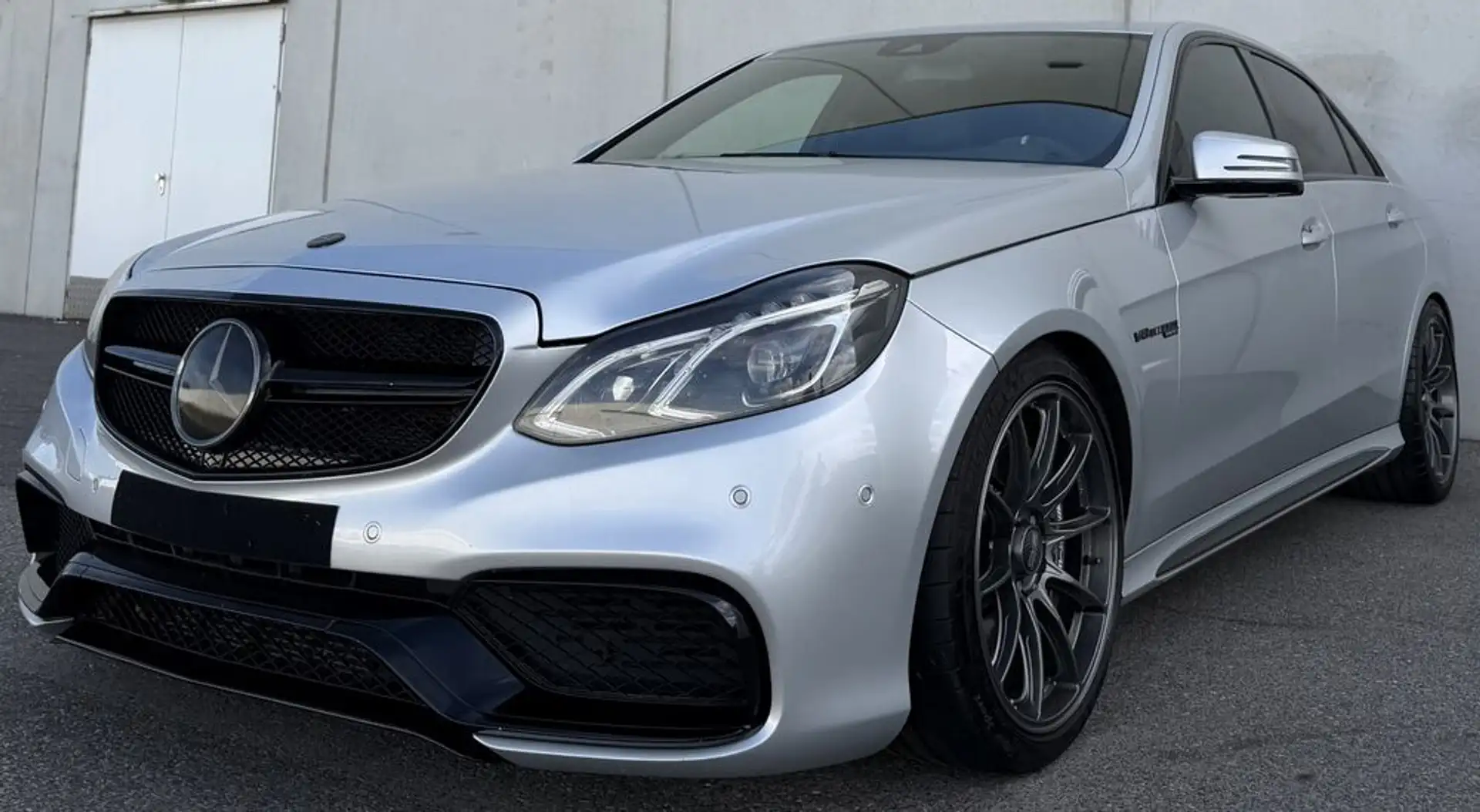 Mercedes-Benz E 63 AMG 4-Matic 700 PS Silber - 1