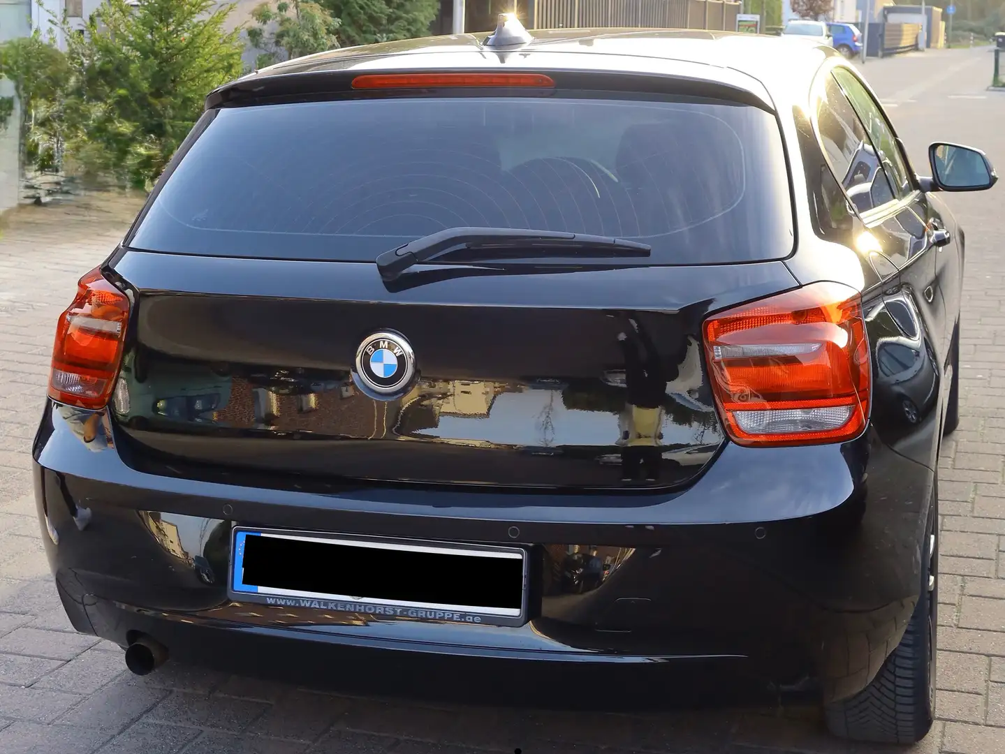 BMW 114 114i Schwarz - 2
