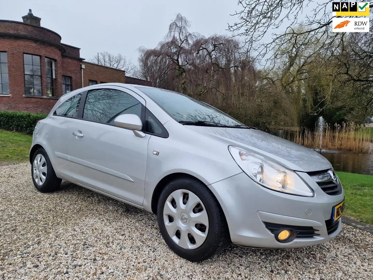 Opel Corsa 1.4-16V Enjoy 3-deurs AIRCO *apk:05-2026* Grau - 1