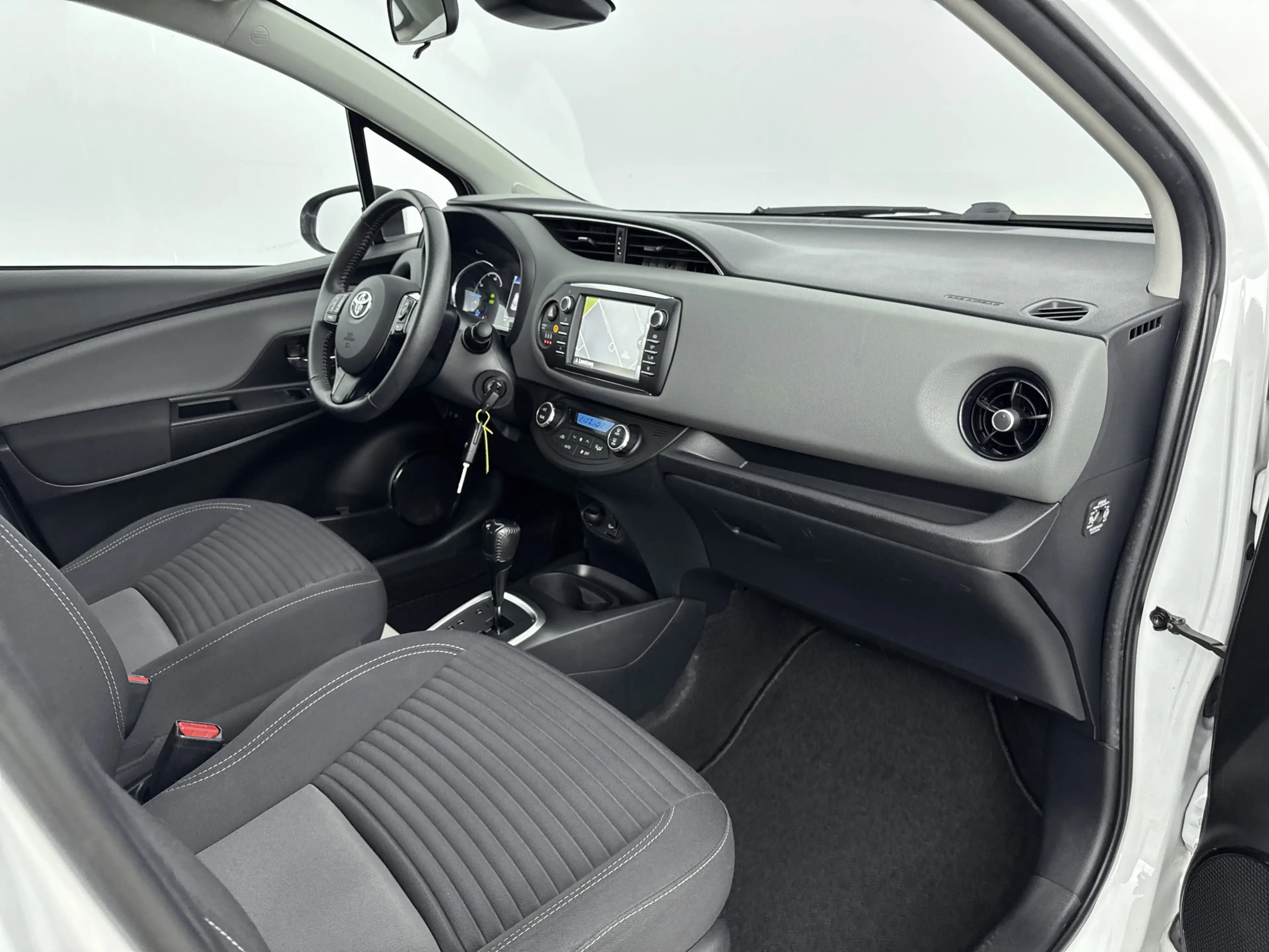 Toyota Yaris 1.5 Hybrid Active | Navigatie | Achteruitrijcamera — photo 6