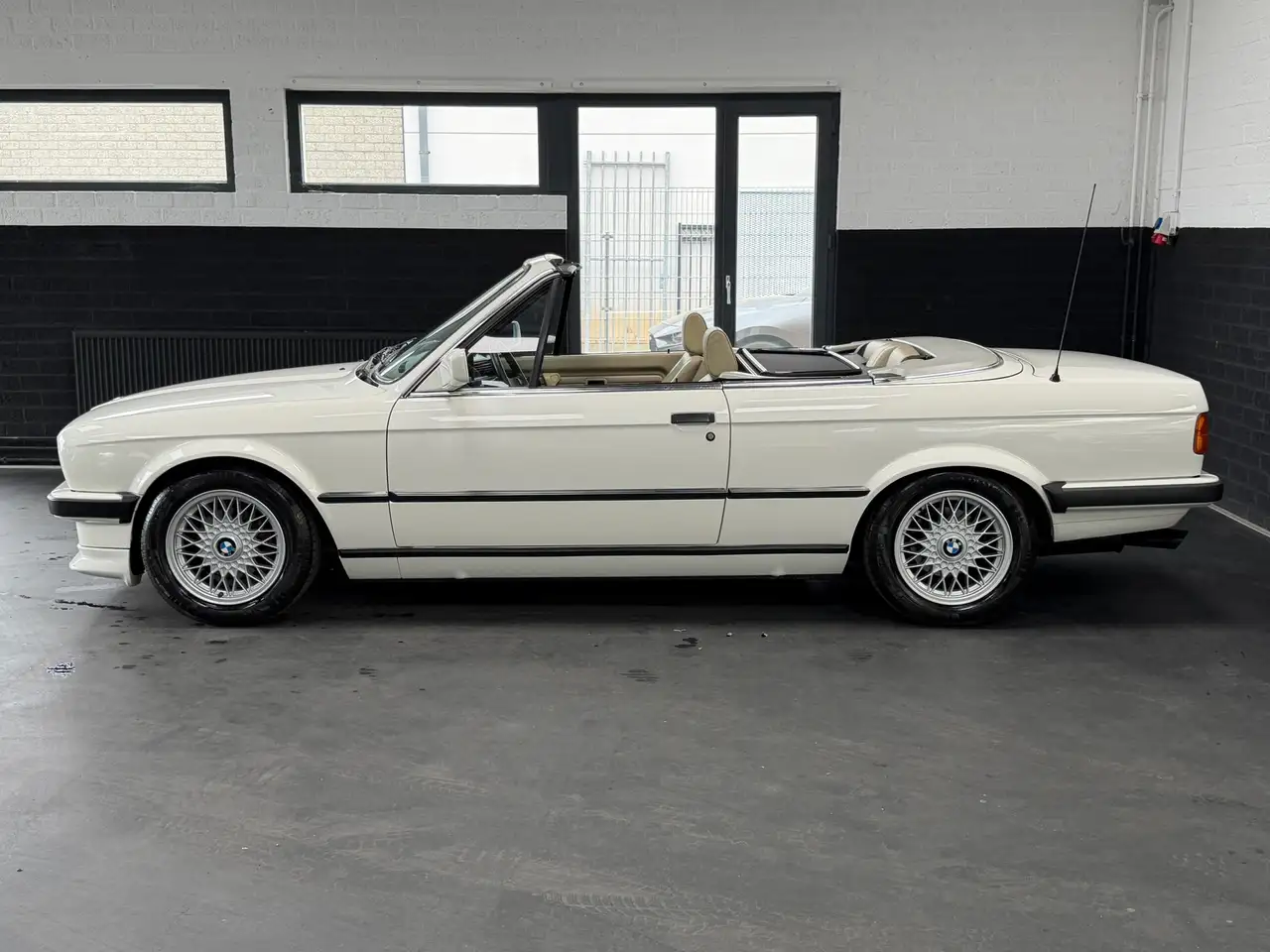 BMW 325 3-serie Cabrio 325i E30 | Leder | Handbak | Origin, foto 3