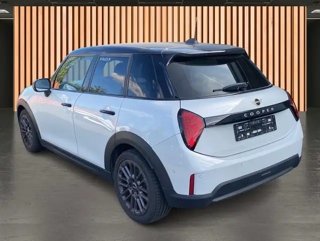 Mini Hatch view 4