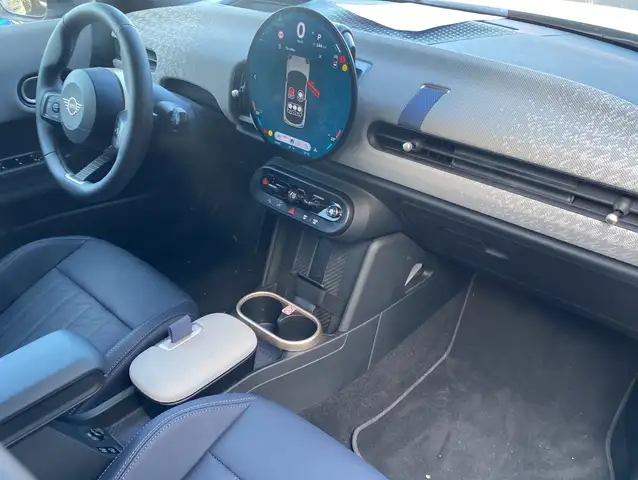 Mini Hatch view 21