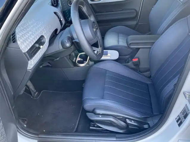 Mini Hatch view 11