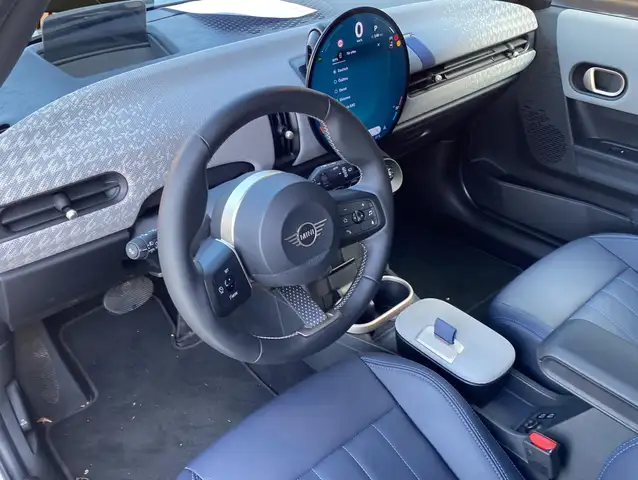 Mini Hatch view 13