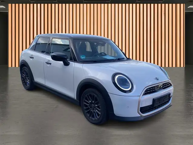 Mini Hatch view 7