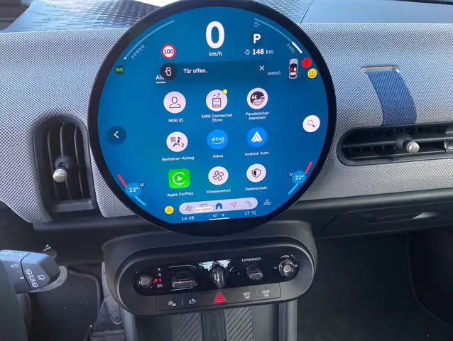 Mini Hatch view 8
