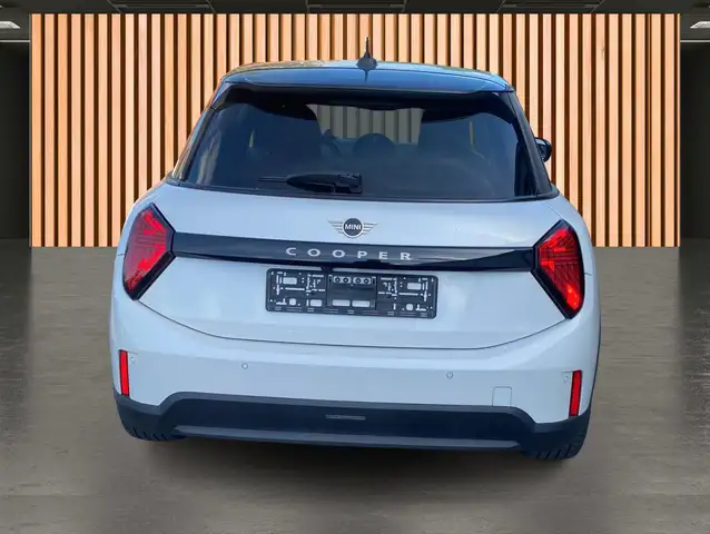 Mini Hatch view 5