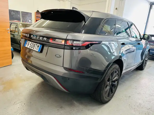 Land Rover Range Rover Velar view 4