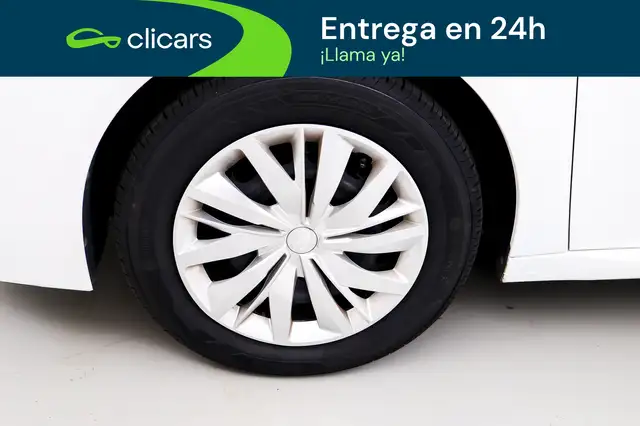 Peugeot 208 view 11