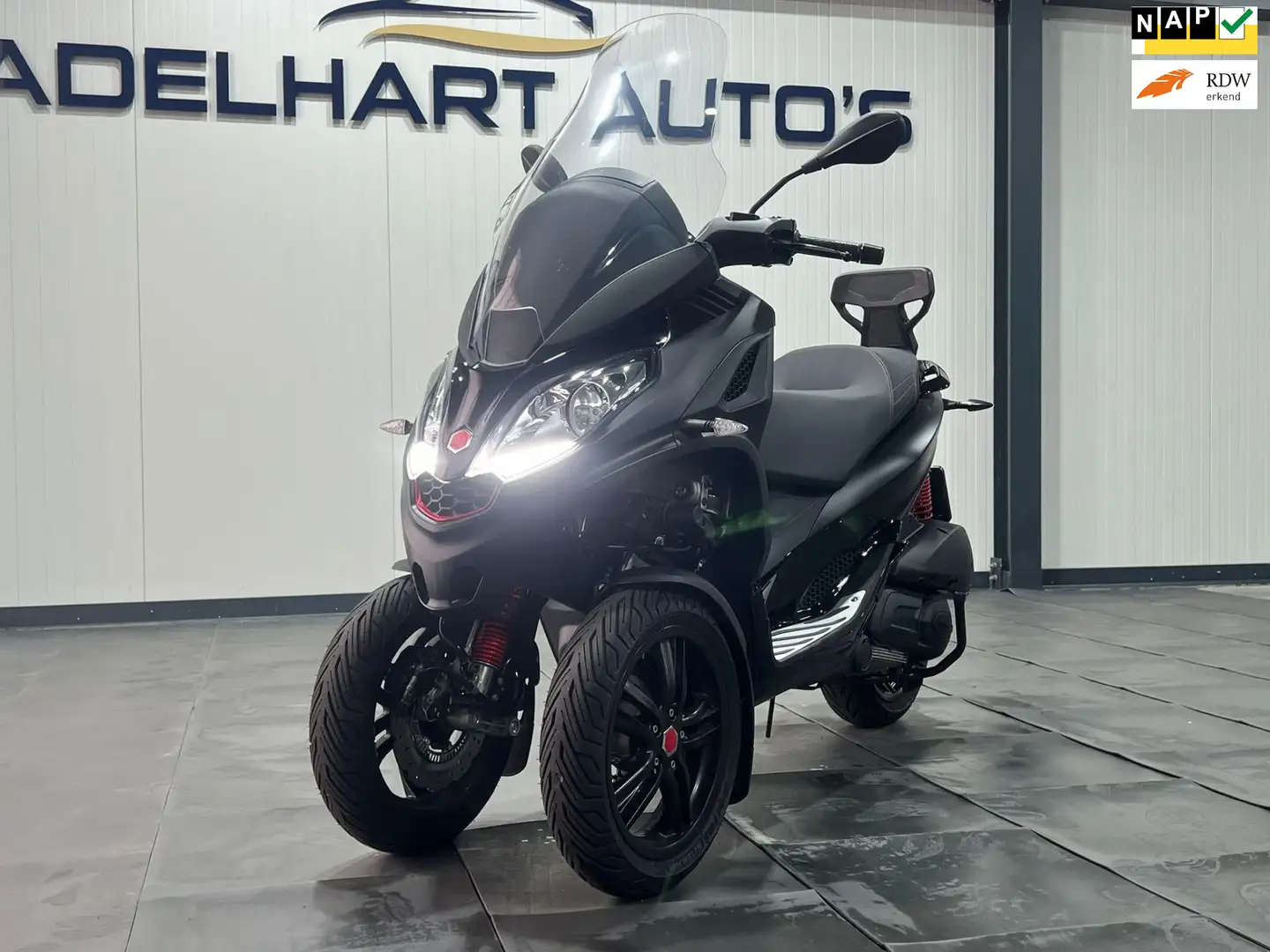 Piaggio MP3 300 Scooter HPE / Mat Zwart / Nieuw staat Negro - 1