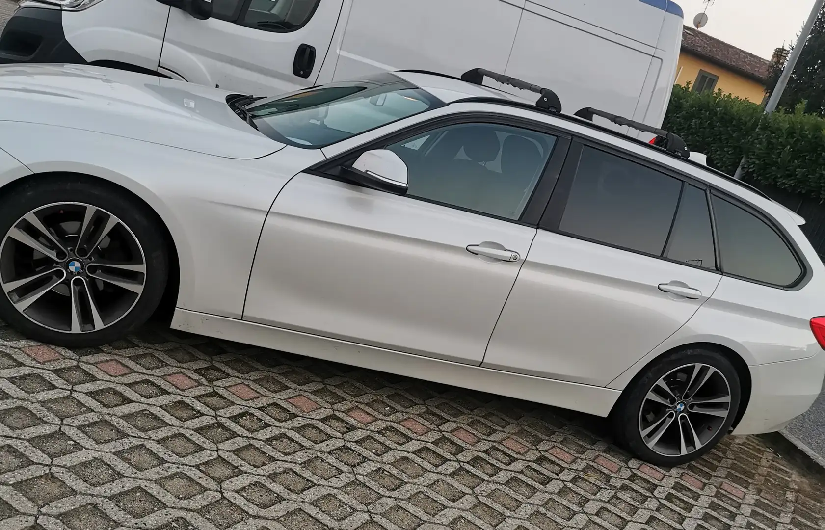 BMW 318 Serie 3 F31 2012 Touring 318d Touring Business aut Blanc - 1