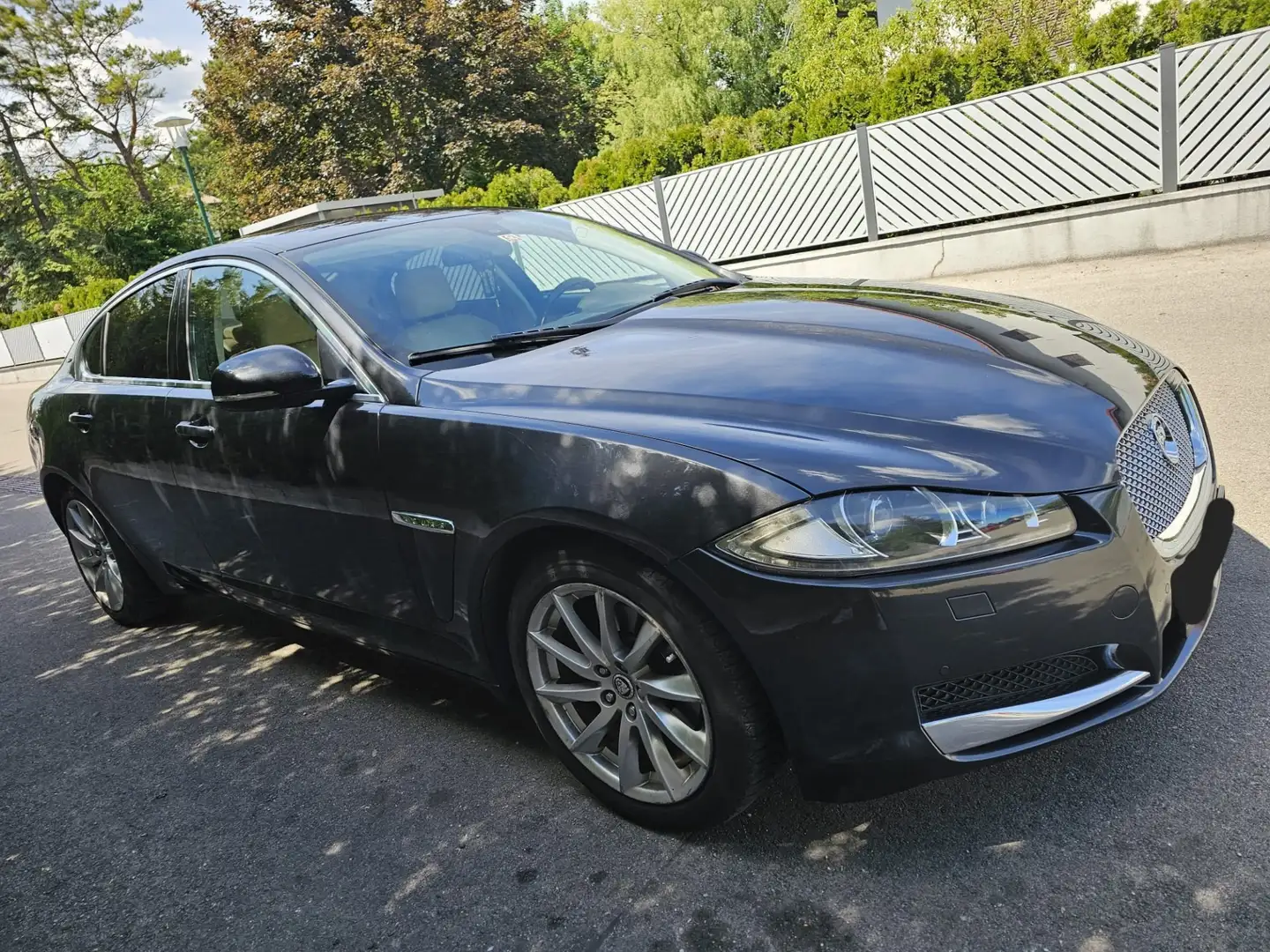 Jaguar XF 2.2 Diesel Grau - 2
