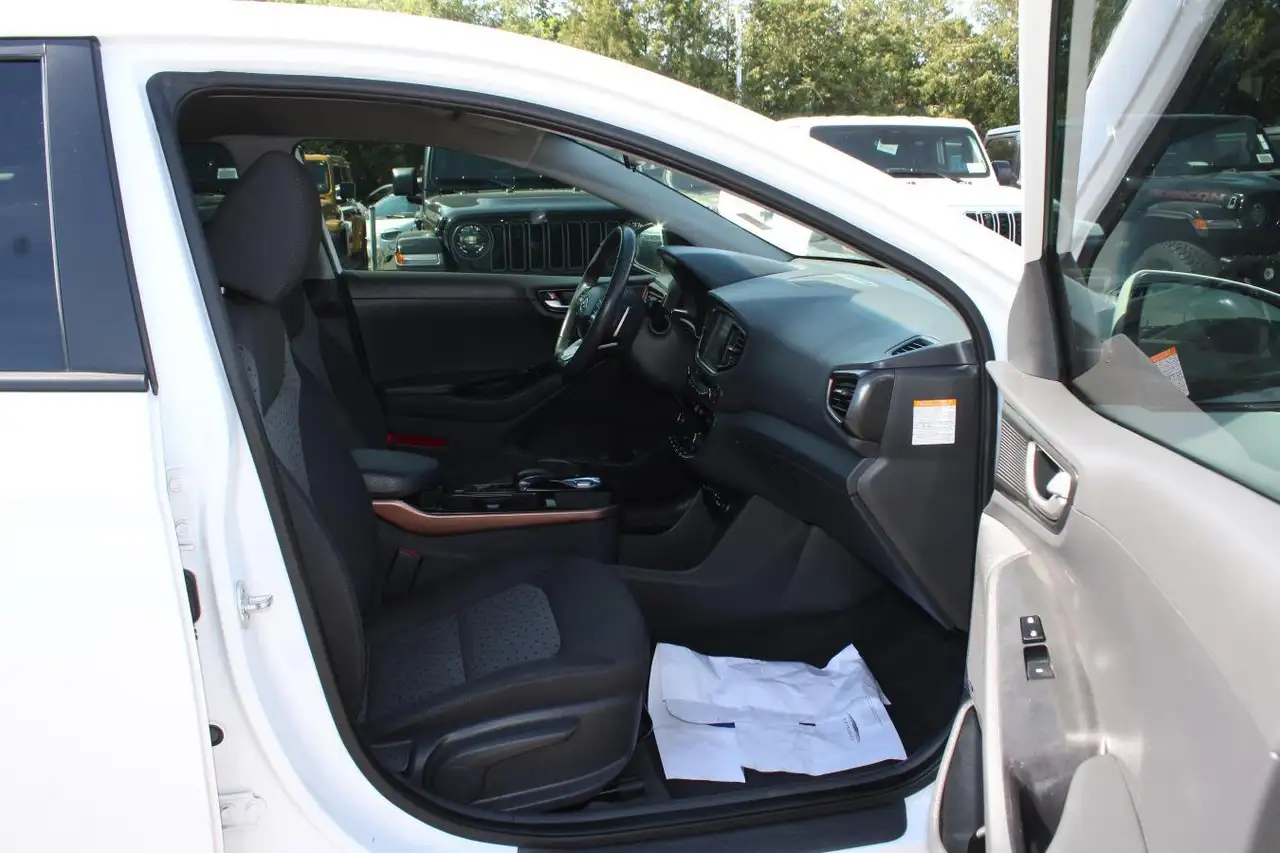 Hyundai IONIQ снимка Hyundai IONIQ