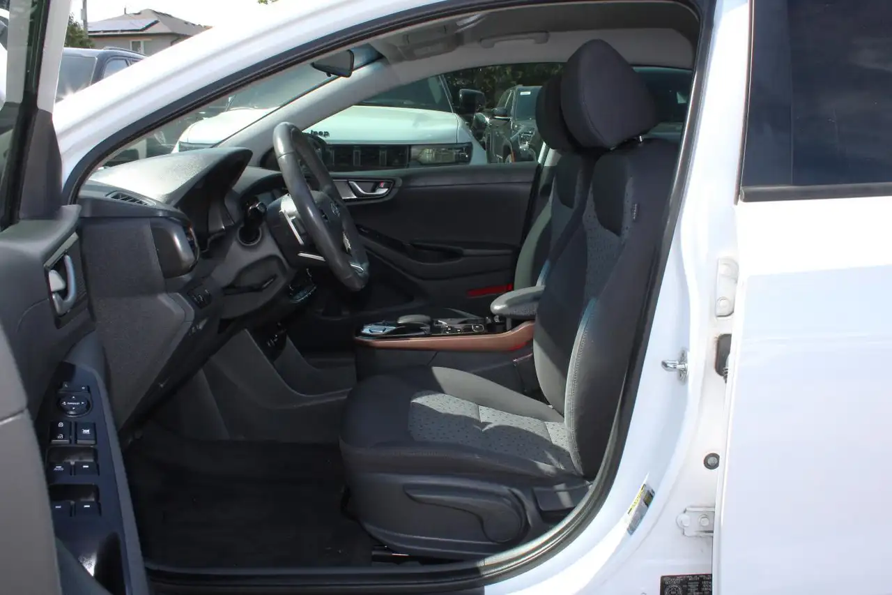 Hyundai IONIQ снимка Hyundai IONIQ