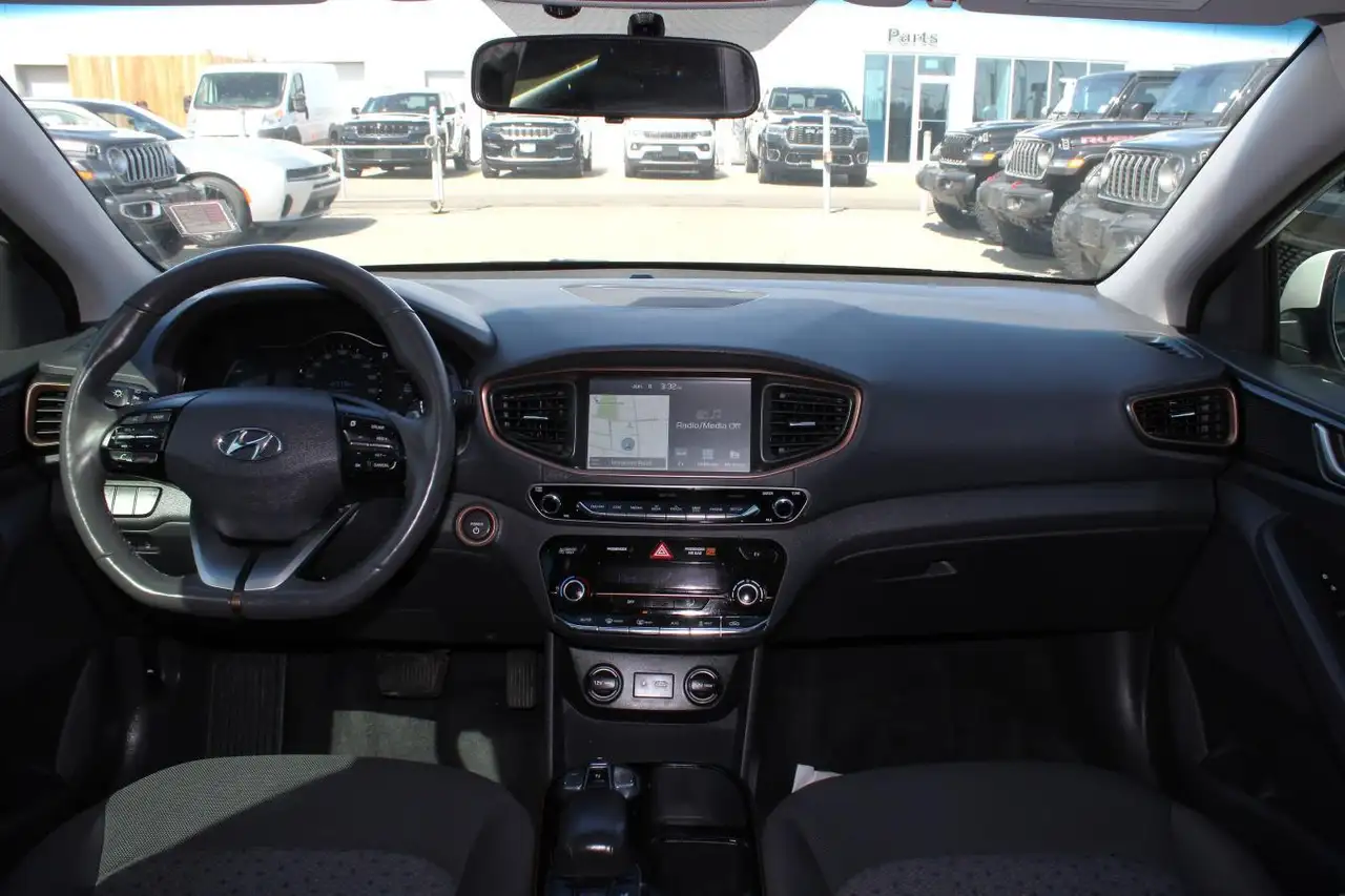 Hyundai IONIQ снимка Hyundai IONIQ