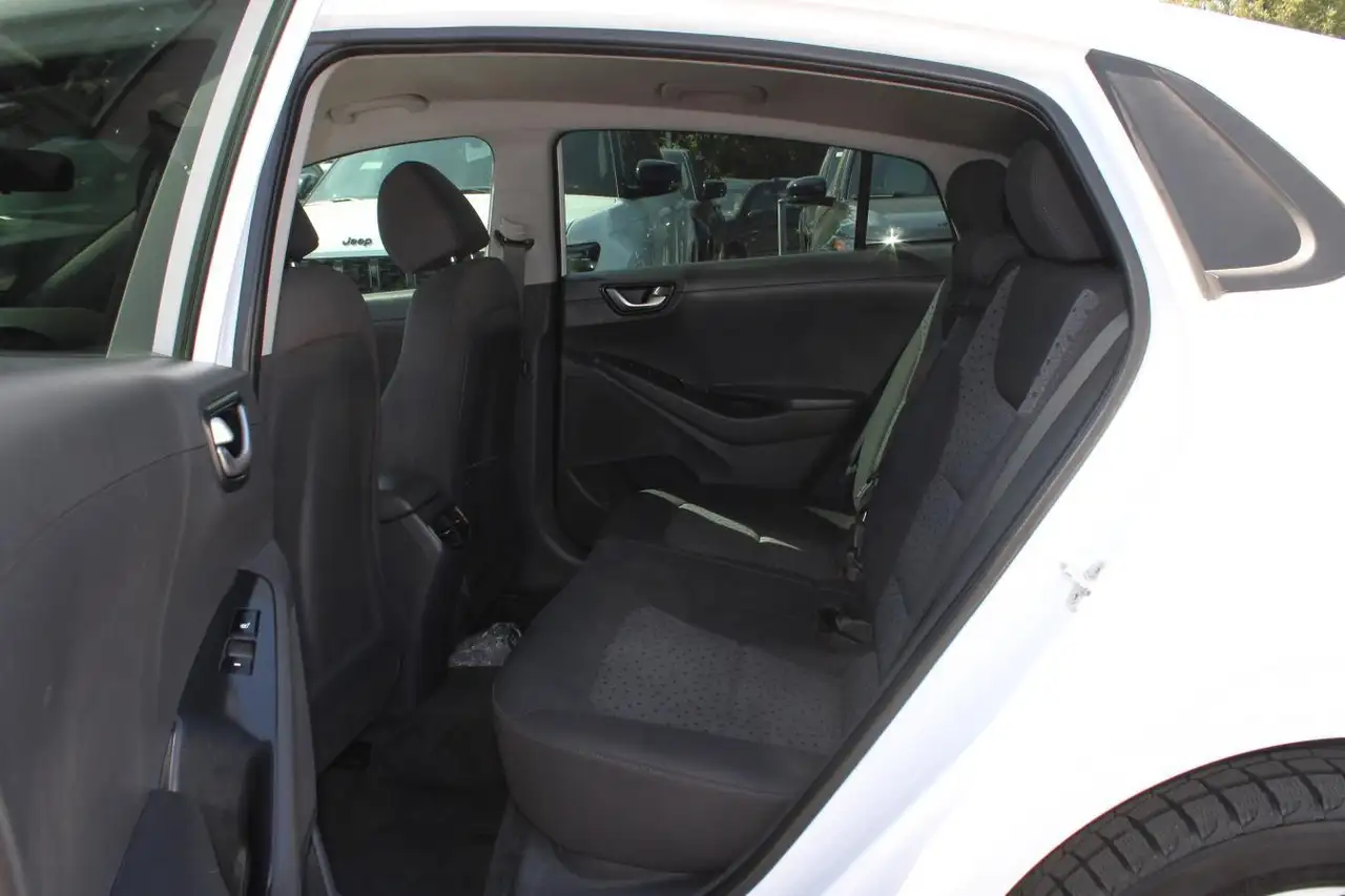 Hyundai IONIQ снимка Hyundai IONIQ