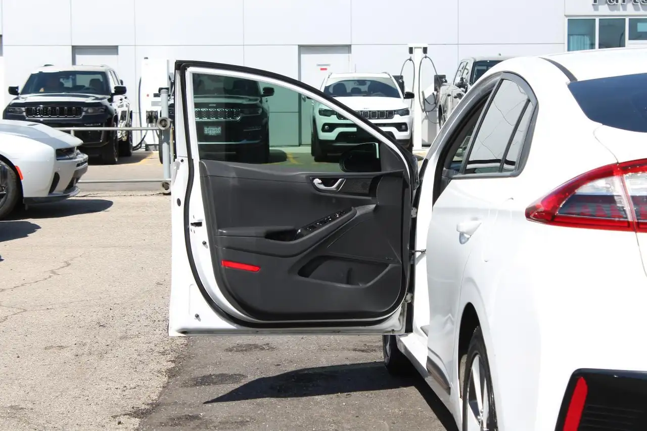 Hyundai IONIQ снимка Hyundai IONIQ
