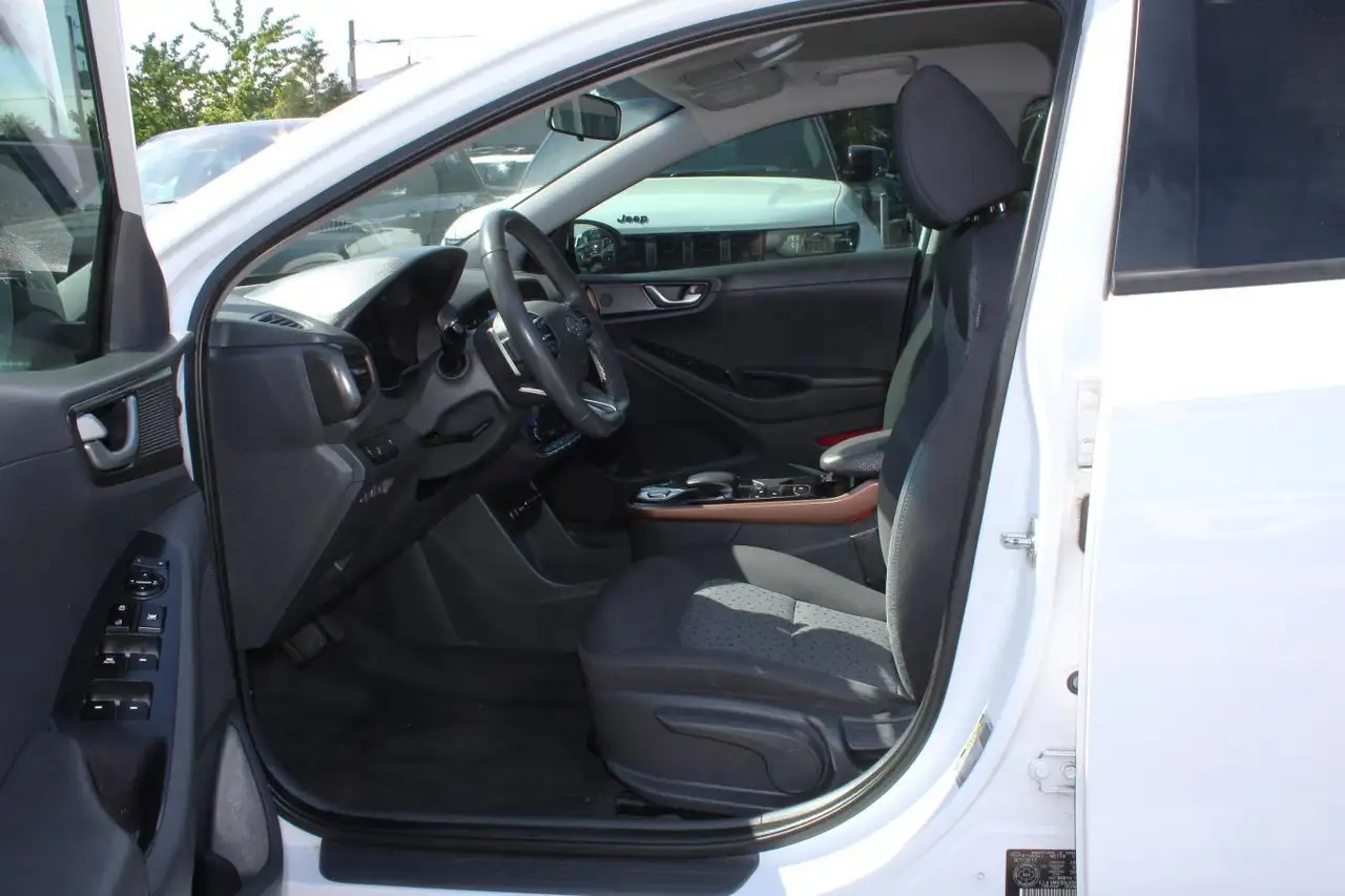 Hyundai IONIQ снимка Hyundai IONIQ