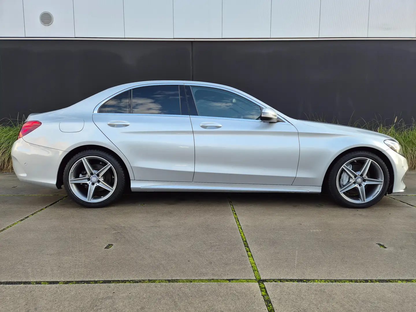 Mercedes-Benz C 180 d*AMG PAKKET*CAMERA*PANO DAK*LEDER*ZETELVERWARMING Zilver - 2