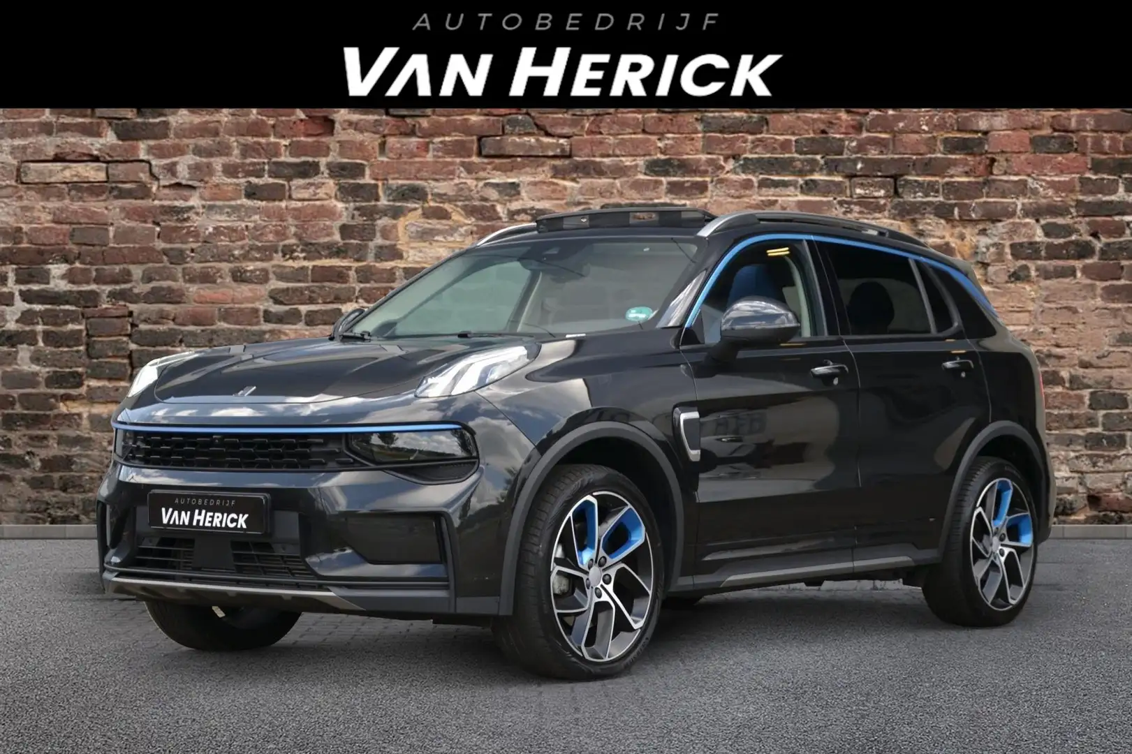 Lynk & Co 01 1.5 Plug-in Hybrid | Panoramadak | 360 Camera | Ca Zwart - 1