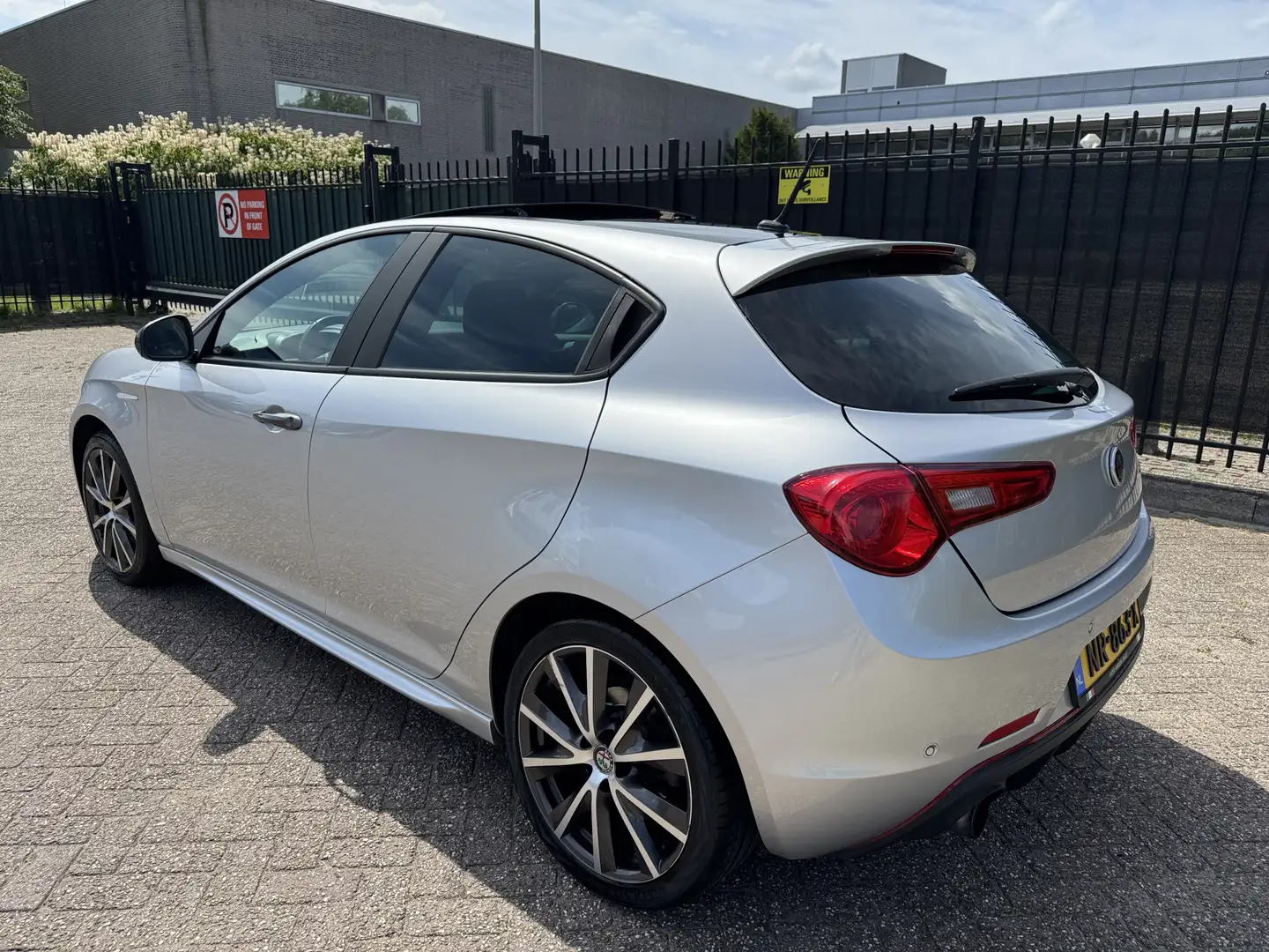 Alfa Romeo Giulietta 1.4 Turbo MultiAir Super Panorama/Bose/Leer/Stoelv Grijs - 2