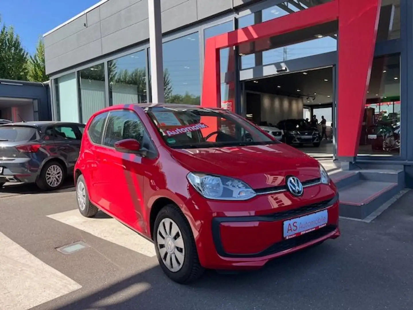 Volkswagen up! move up! - Ihr SEAT & SKODA Vertragshändler Rot - 1
