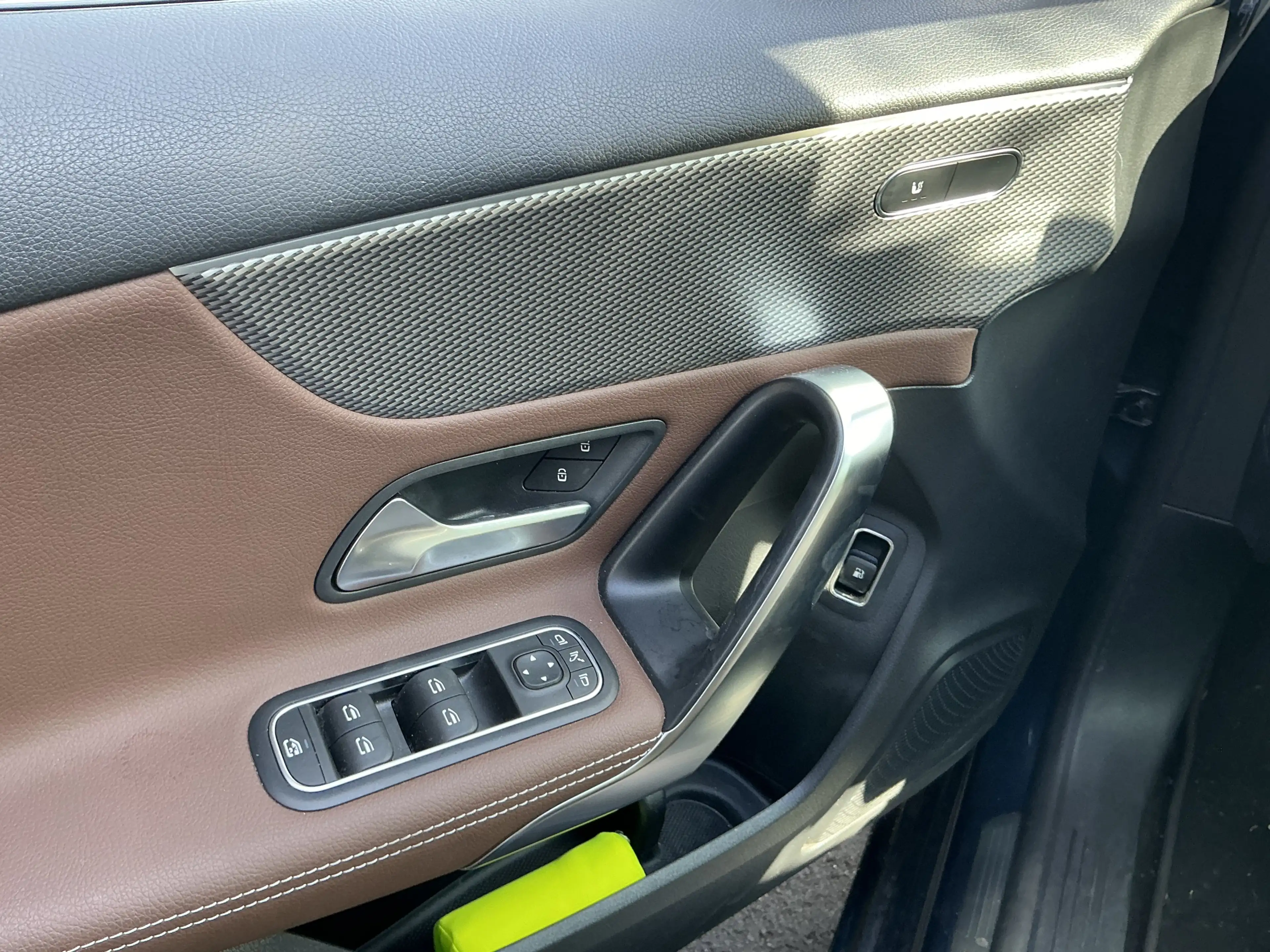 Mercedes-Benz A 250 e Advanced Teil-Leder R.Cam Navi LED SHZ — photo 4