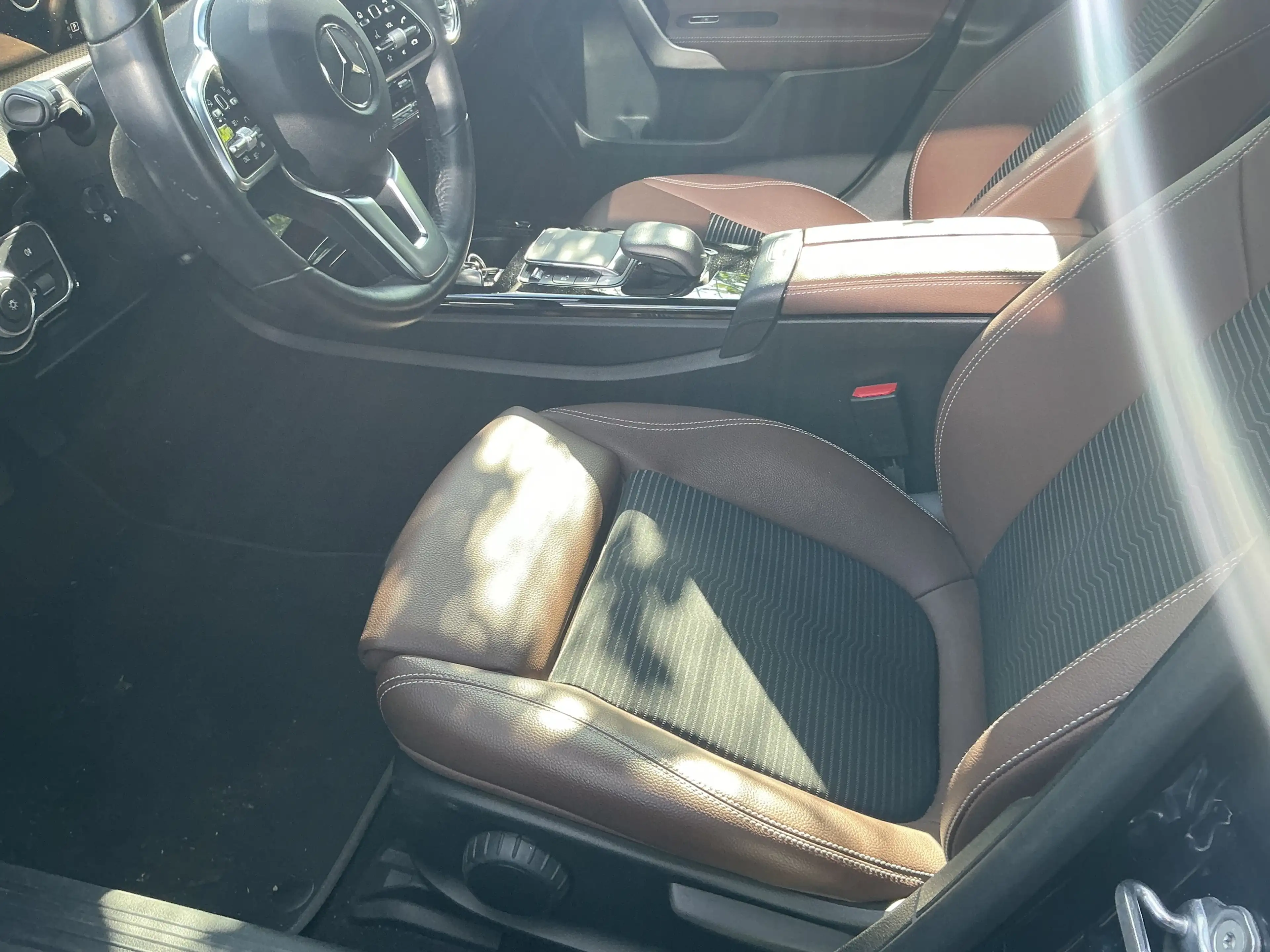 Mercedes-Benz A 250 e Advanced Teil-Leder R.Cam Navi LED SHZ — photo 5