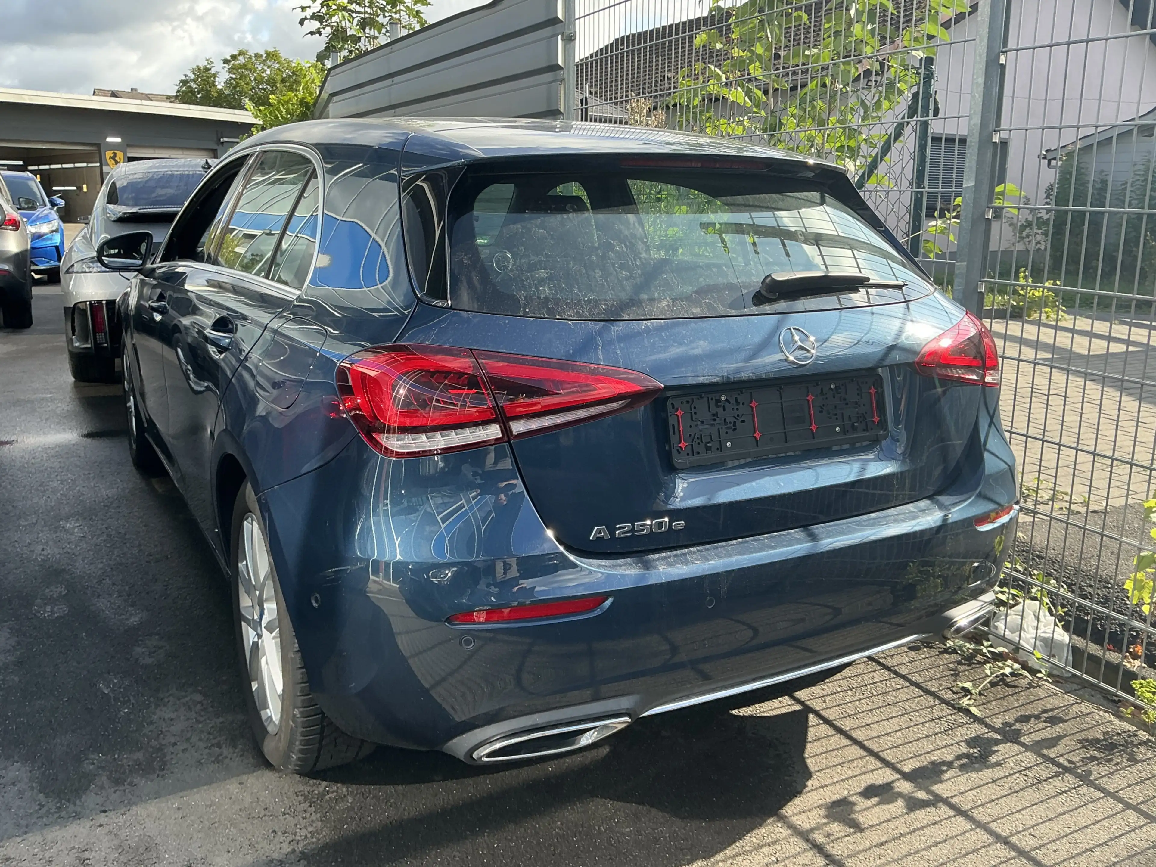 Mercedes-Benz A 250 e Advanced Teil-Leder R.Cam Navi LED SHZ — photo 2