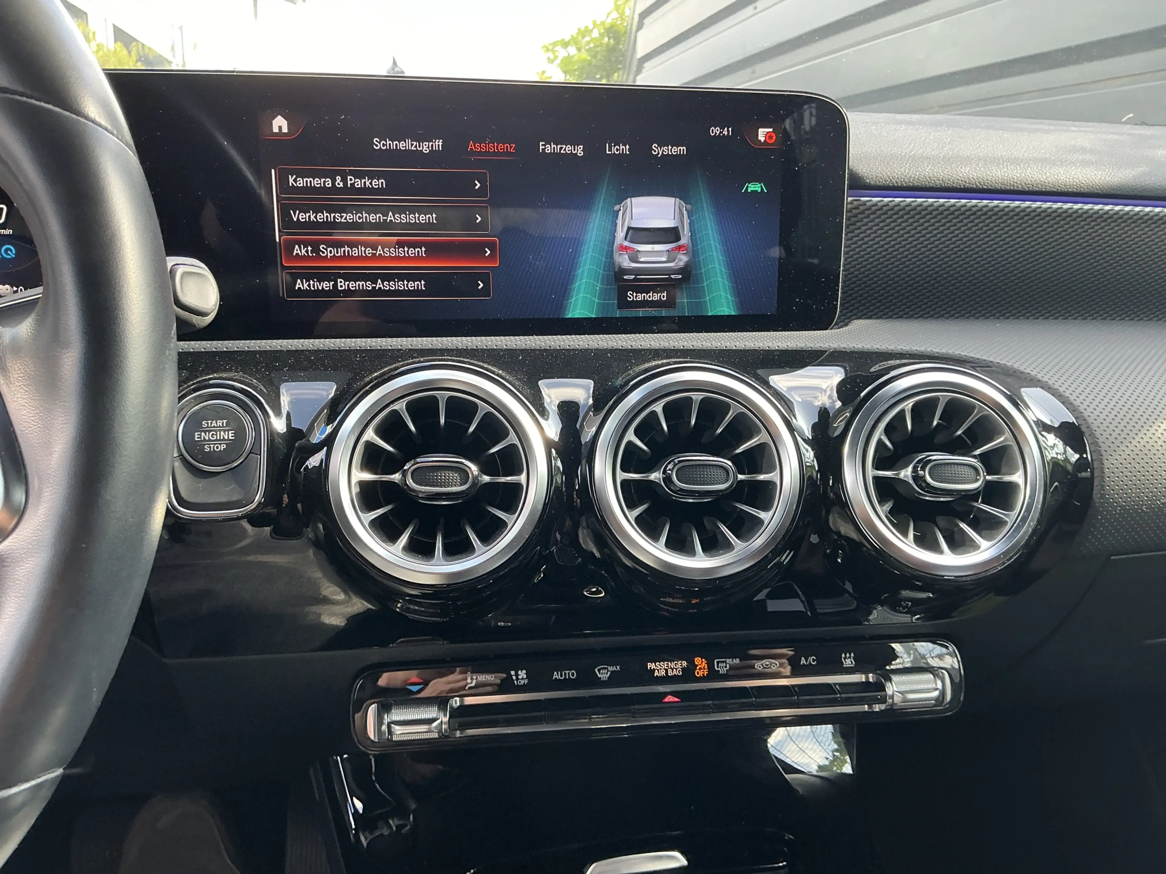 Mercedes-Benz A 250 e Advanced Teil-Leder R.Cam Navi LED SHZ — photo 11