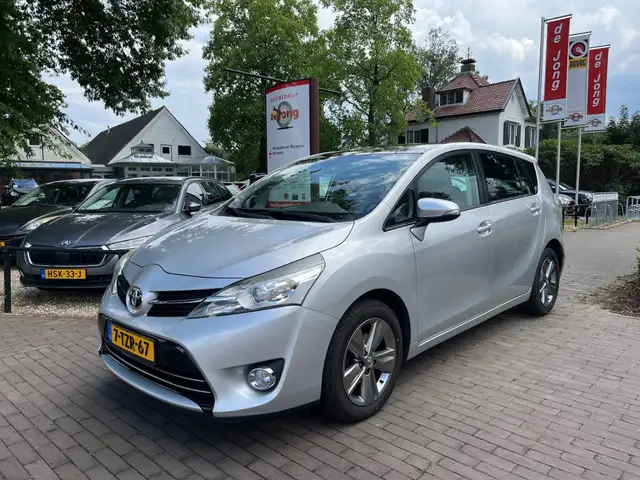 Toyota Verso 1.8 VVT-I Dynamic Business / NAVI / CAMERA / TREKH